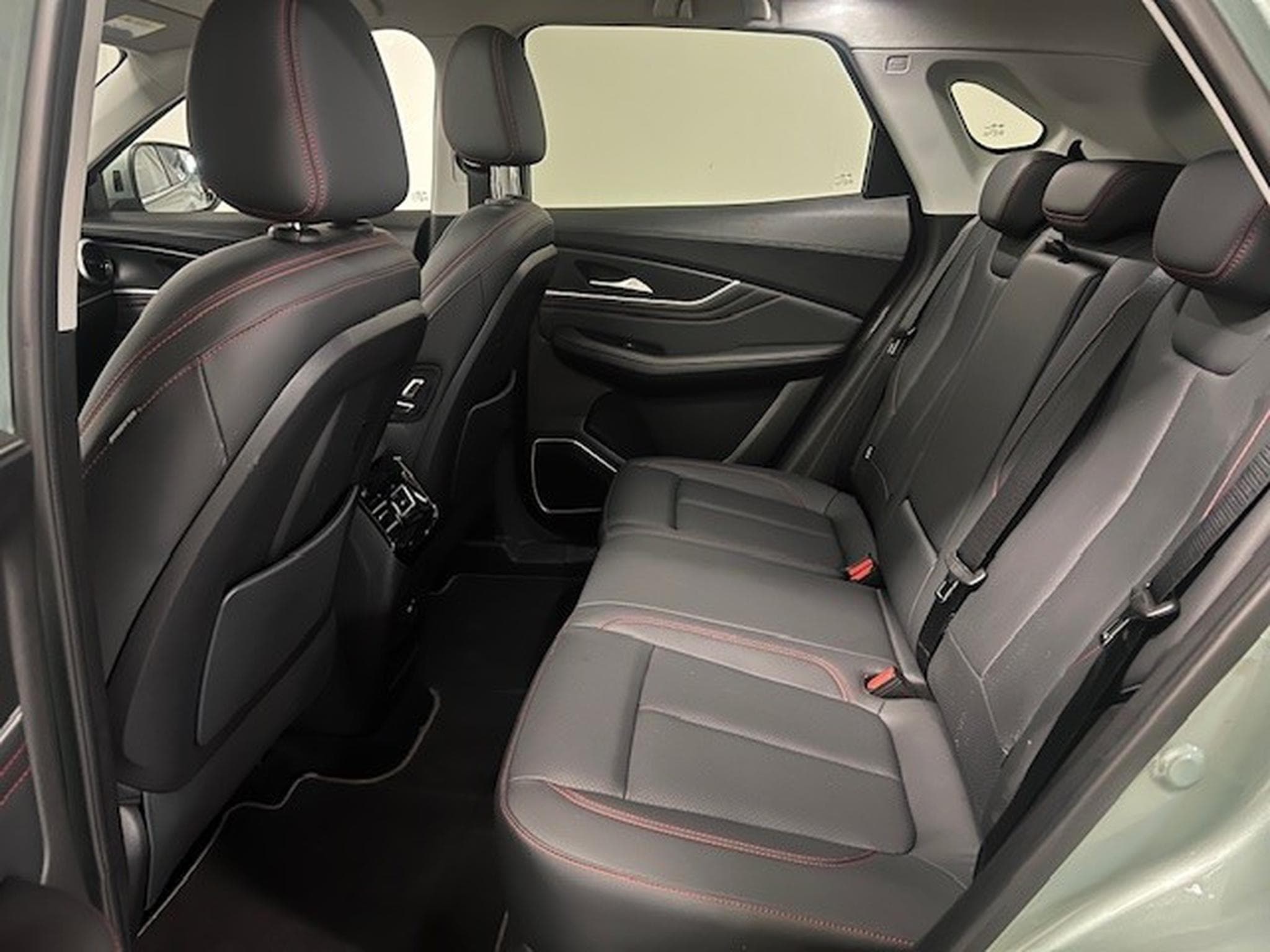 Forthing T5 EVO 1.5 T-GDI PREMIUM AUT (2025) - Photo 10