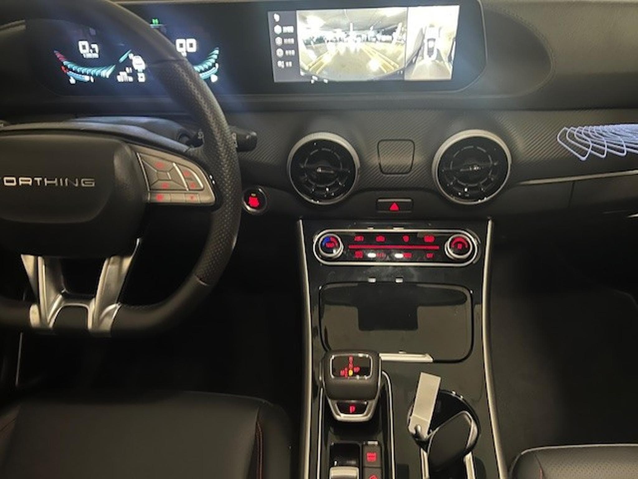 Forthing T5 EVO 1.5 T-GDI PREMIUM AUT (2025) - Photo 4