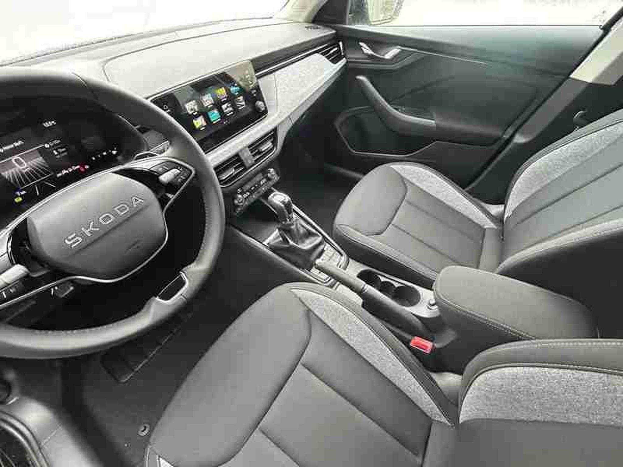 Skoda Kamiq 1.0 TSi 115 DSG SELECTION (2025) - Foto 20