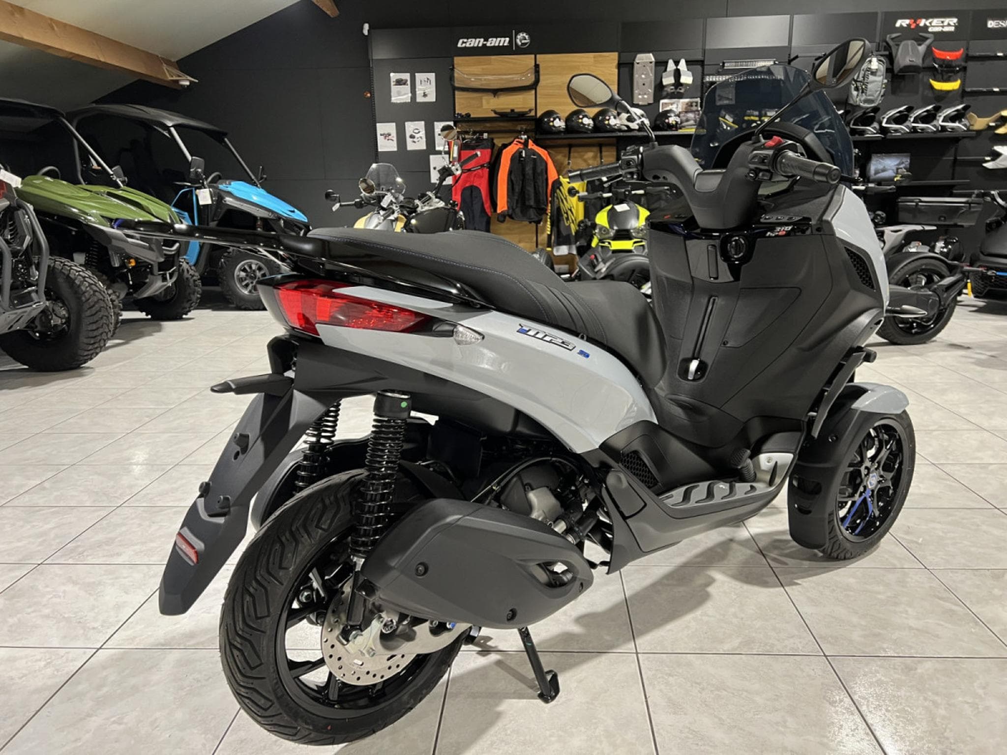 Piaggio MP3 310 (2026) - Photo 3