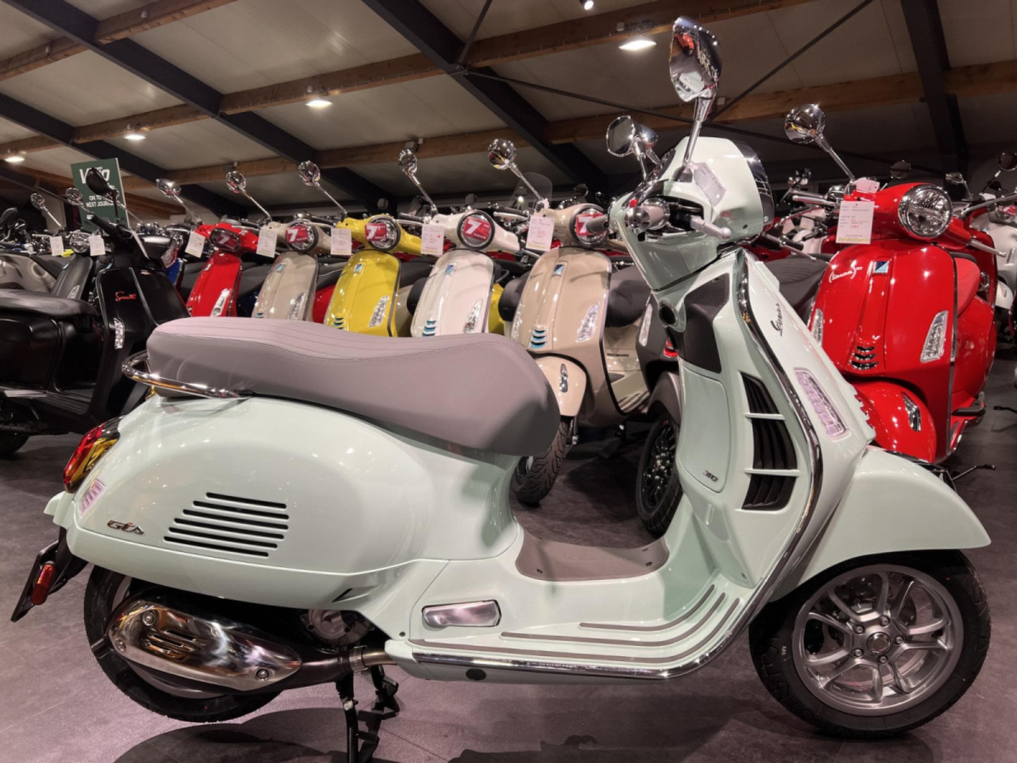 Vespa GTS 310 Classica (2026) - Photo 1