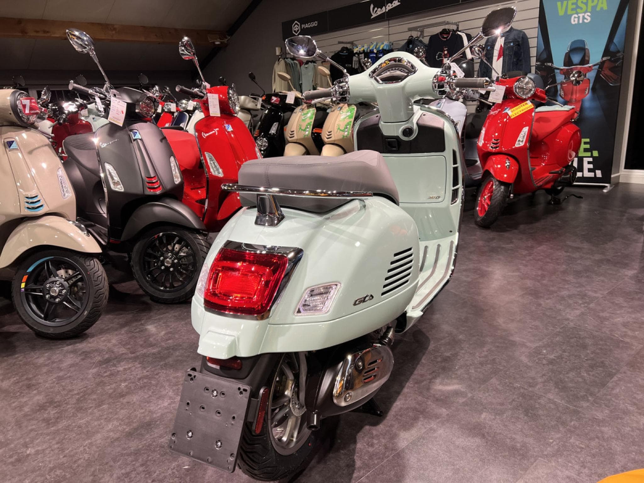 Vespa GTS 310 Classica (2026) - Photo 3
