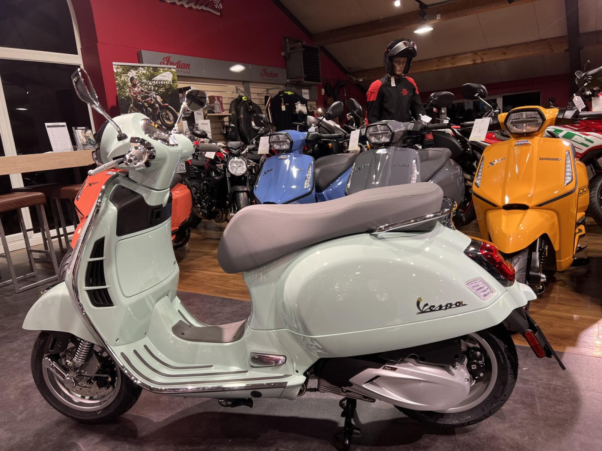 Vespa GTS 310 Classica (2026) - Photo 4