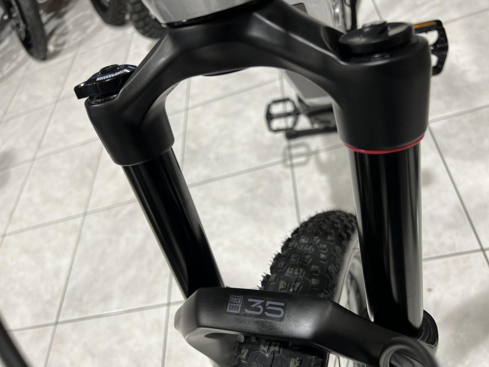 Fantic XTF 1.5 Race  L 630 Wh, 29''-29'', freins 2 pistons gris, 90 Nm (2026) - Photo 9