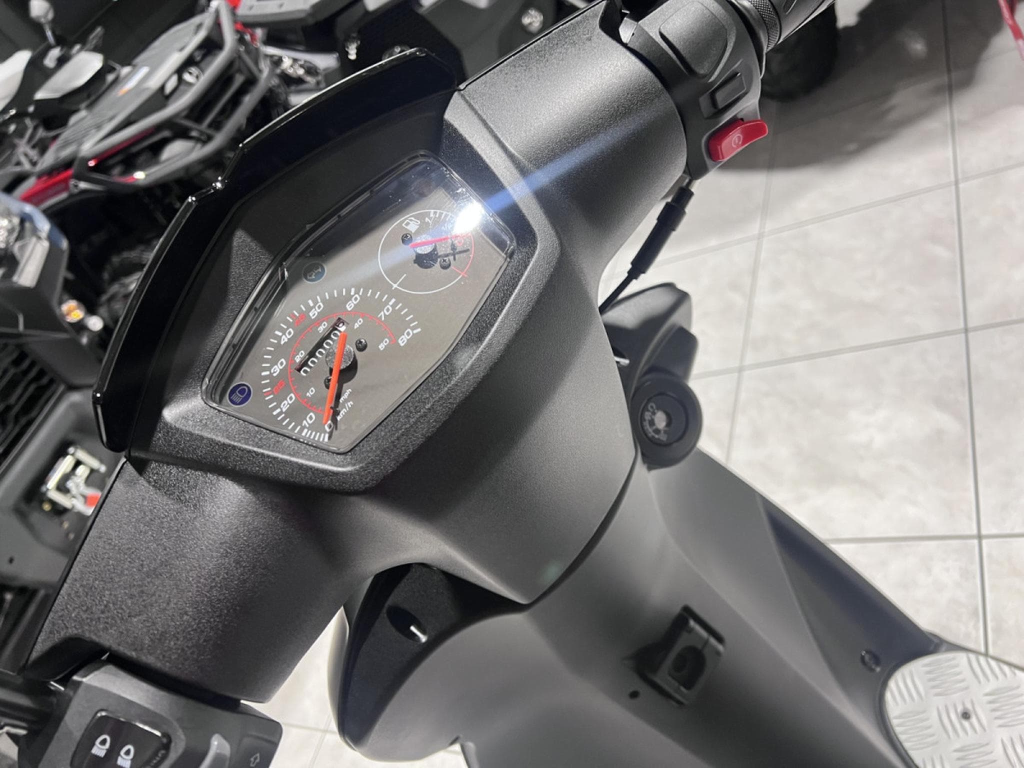 Peugeot Kisbee Black Edition CL A   25 km/h (2026) - Foto 6