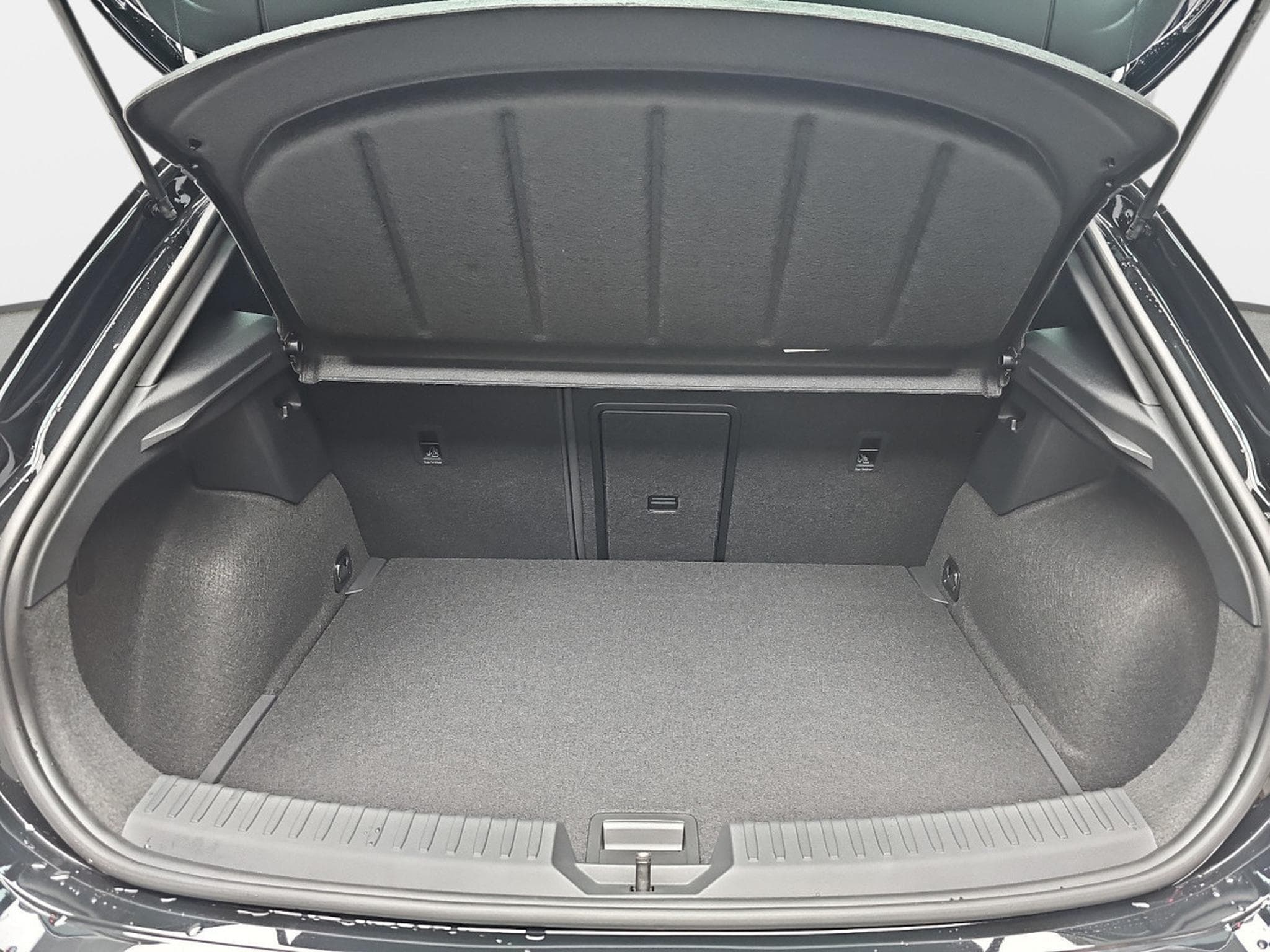 Cupra Leon 1.5 eTSi DSG 150 (2025) - Photo 14