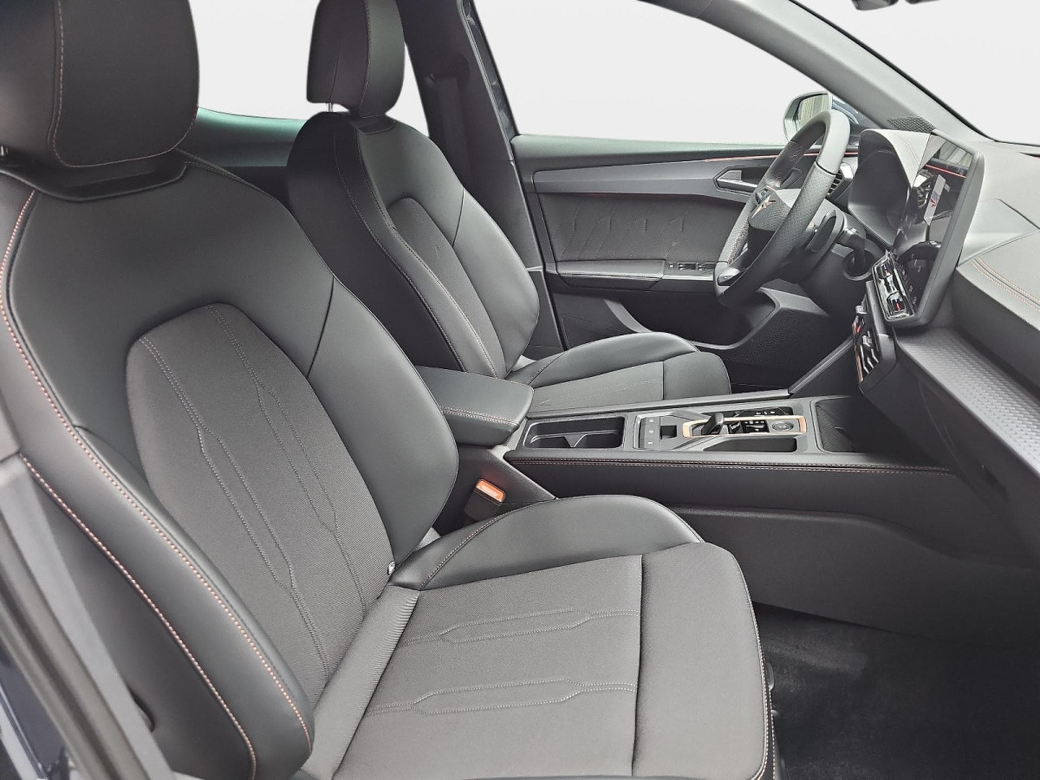 Cupra Leon 1.5 eTSi DSG 150 (2025) - Photo 15