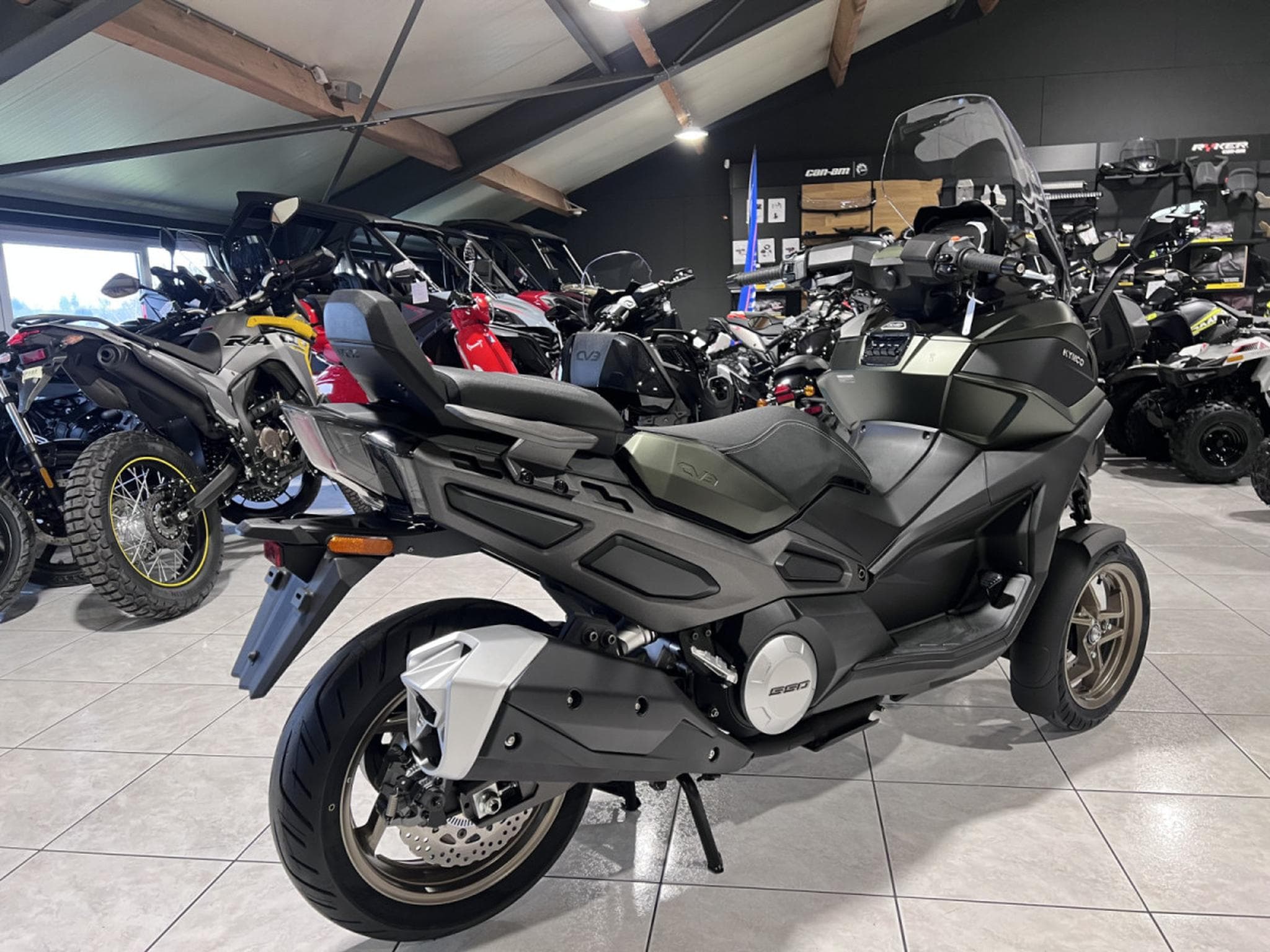 Kymco CV3 550 immatriculée 0 kilomètres (2026) - Foto 4