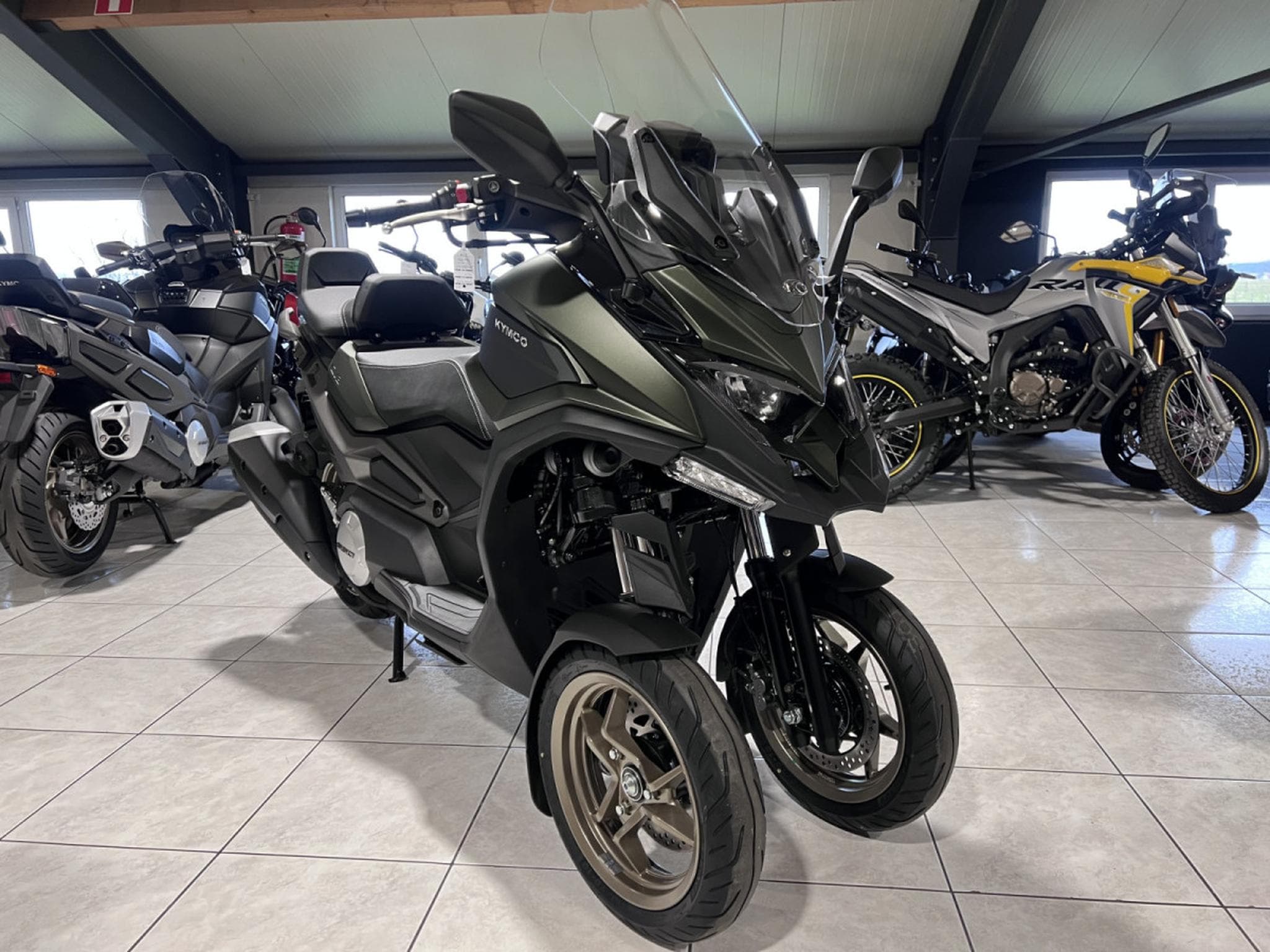Kymco CV3 550 immatriculée 0 kilomètres (2026) - Foto 8