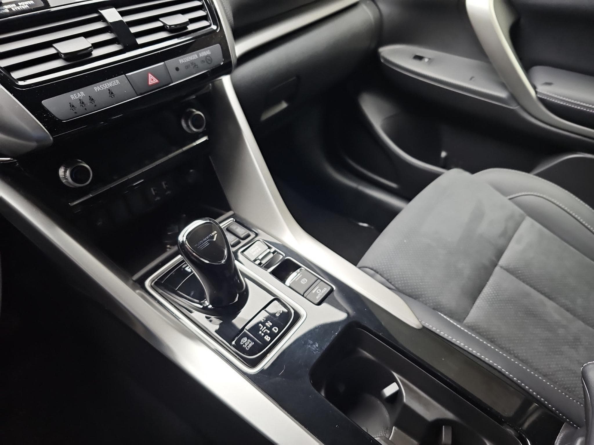 Mitsubishi Eclipse Cross 2.4 MIVEC PHEV CVT Select (2025) - Photo 11