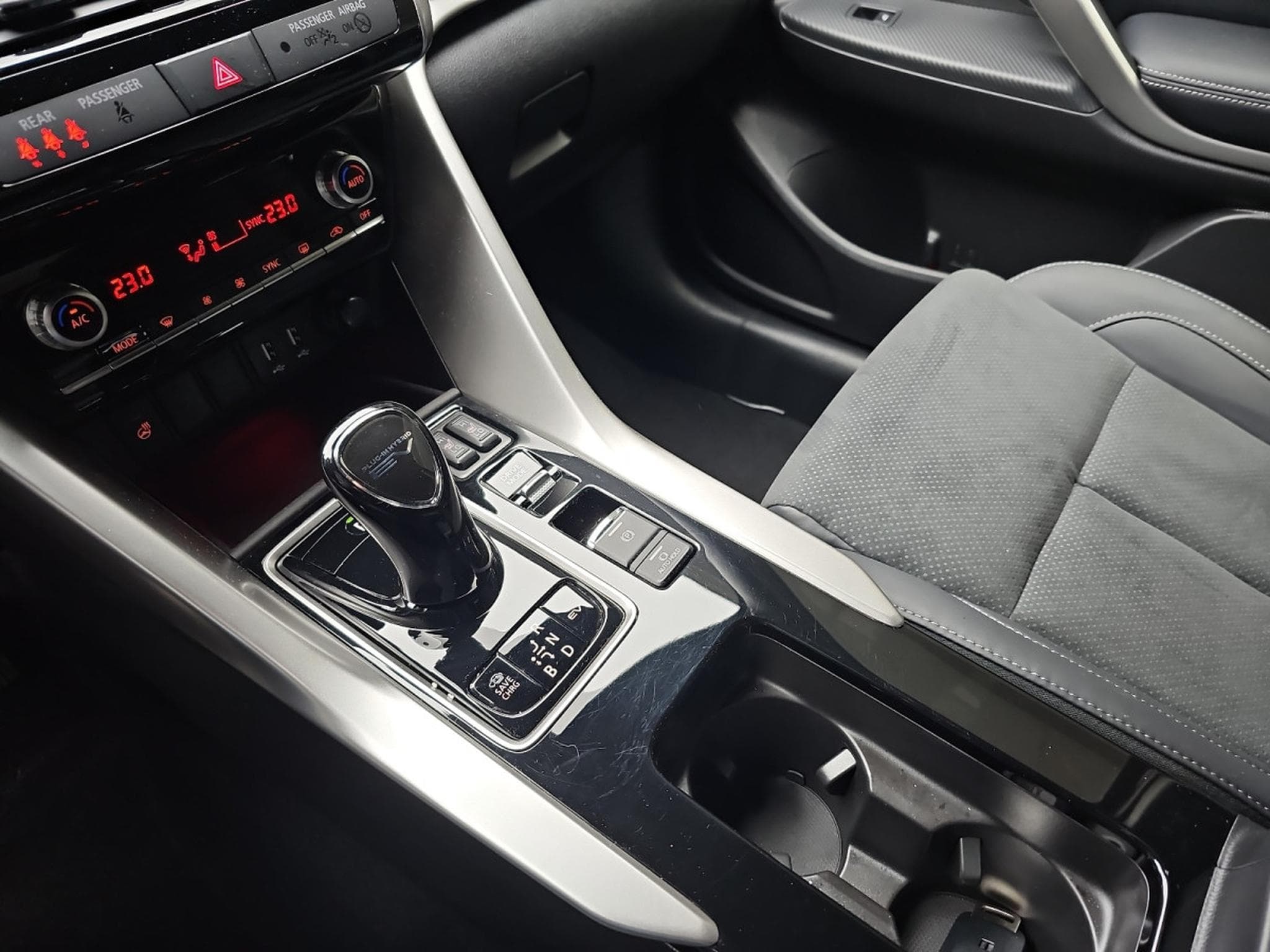 Mitsubishi Eclipse Cross 2.4 MIVEC PHEV CVT Select (2025) - Photo 11