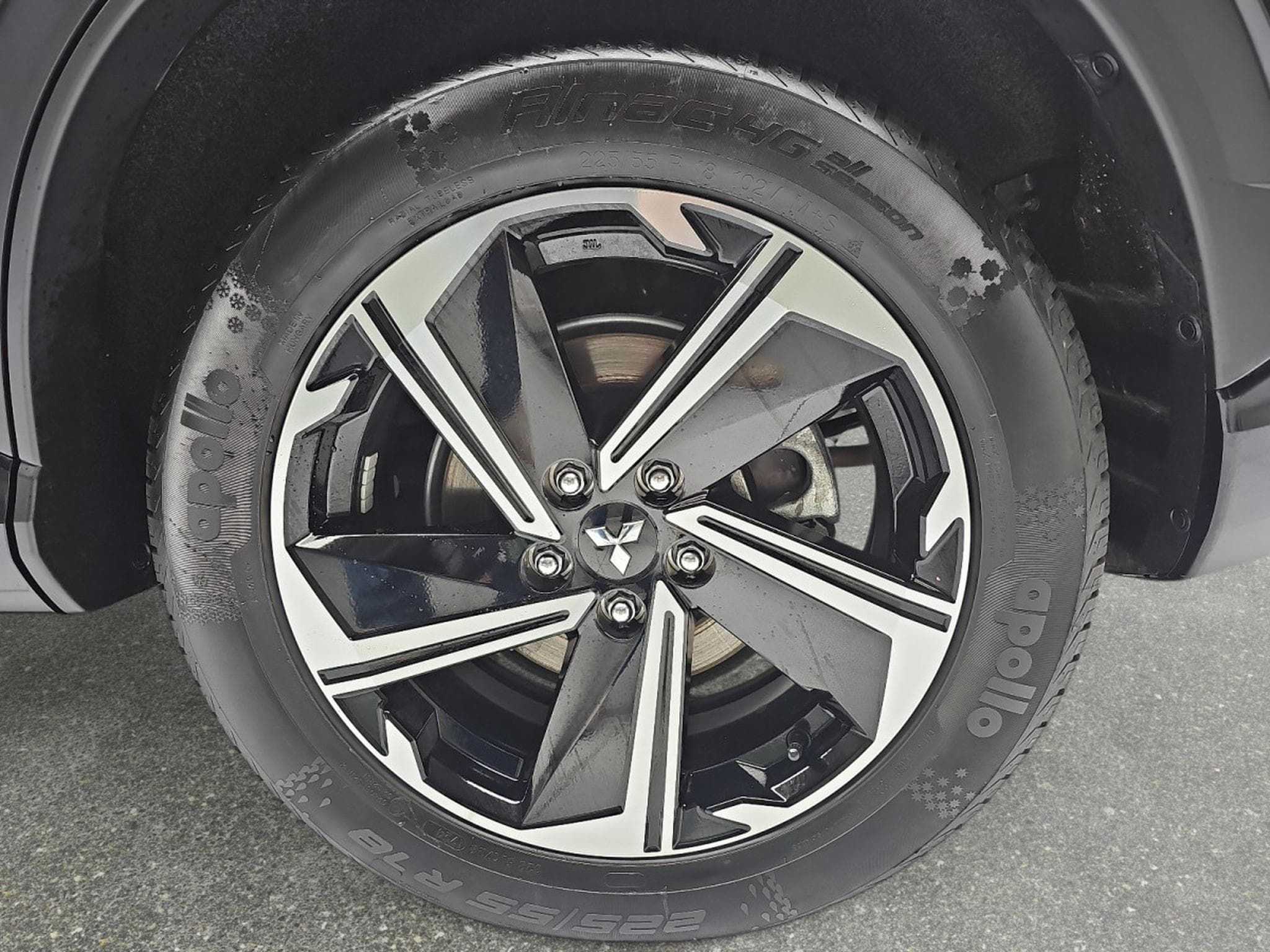 Mitsubishi Eclipse Cross 2.4 MIVEC PHEV CVT Select (2025) - Photo 6