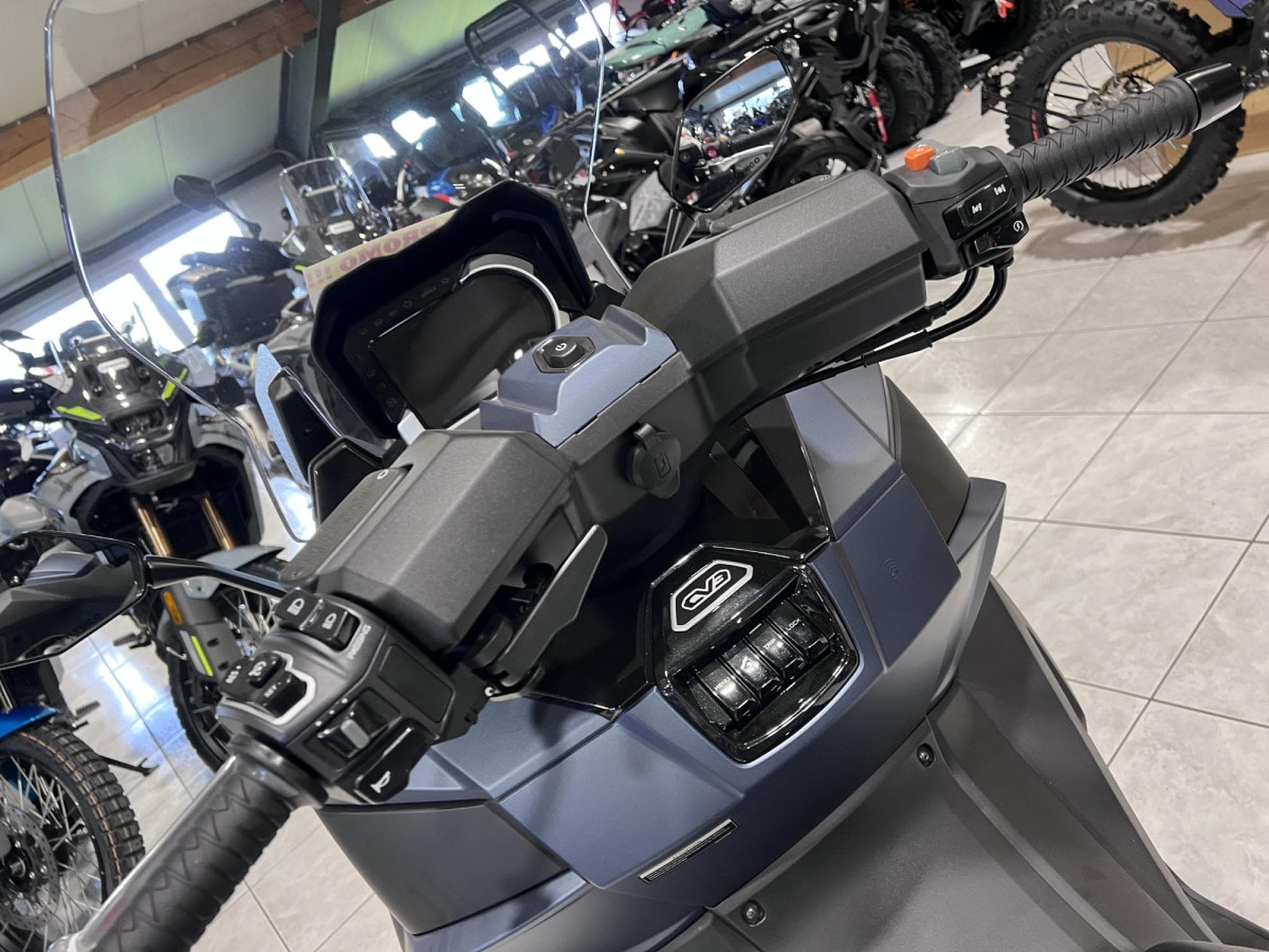 Kymco CV3 550 immatriculée 0 kilomètres (2026) - Foto 6