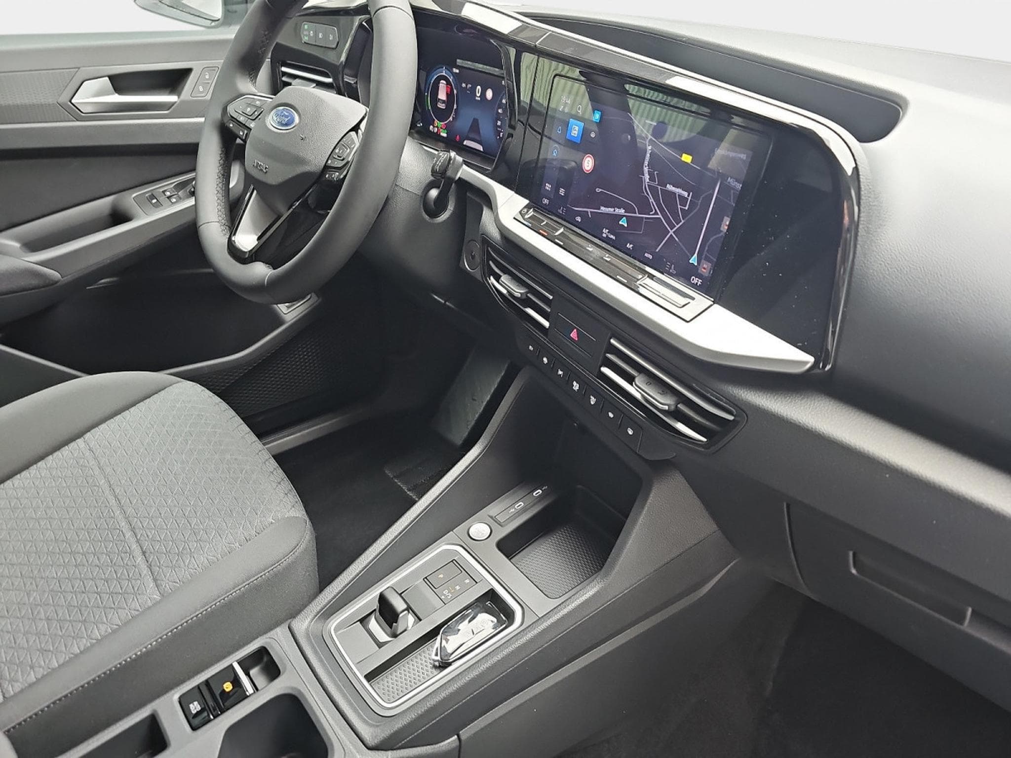 Ford Tourneo 1.5 EB PHEV Auto 150 Grand Titanium (2025) - Photo 15