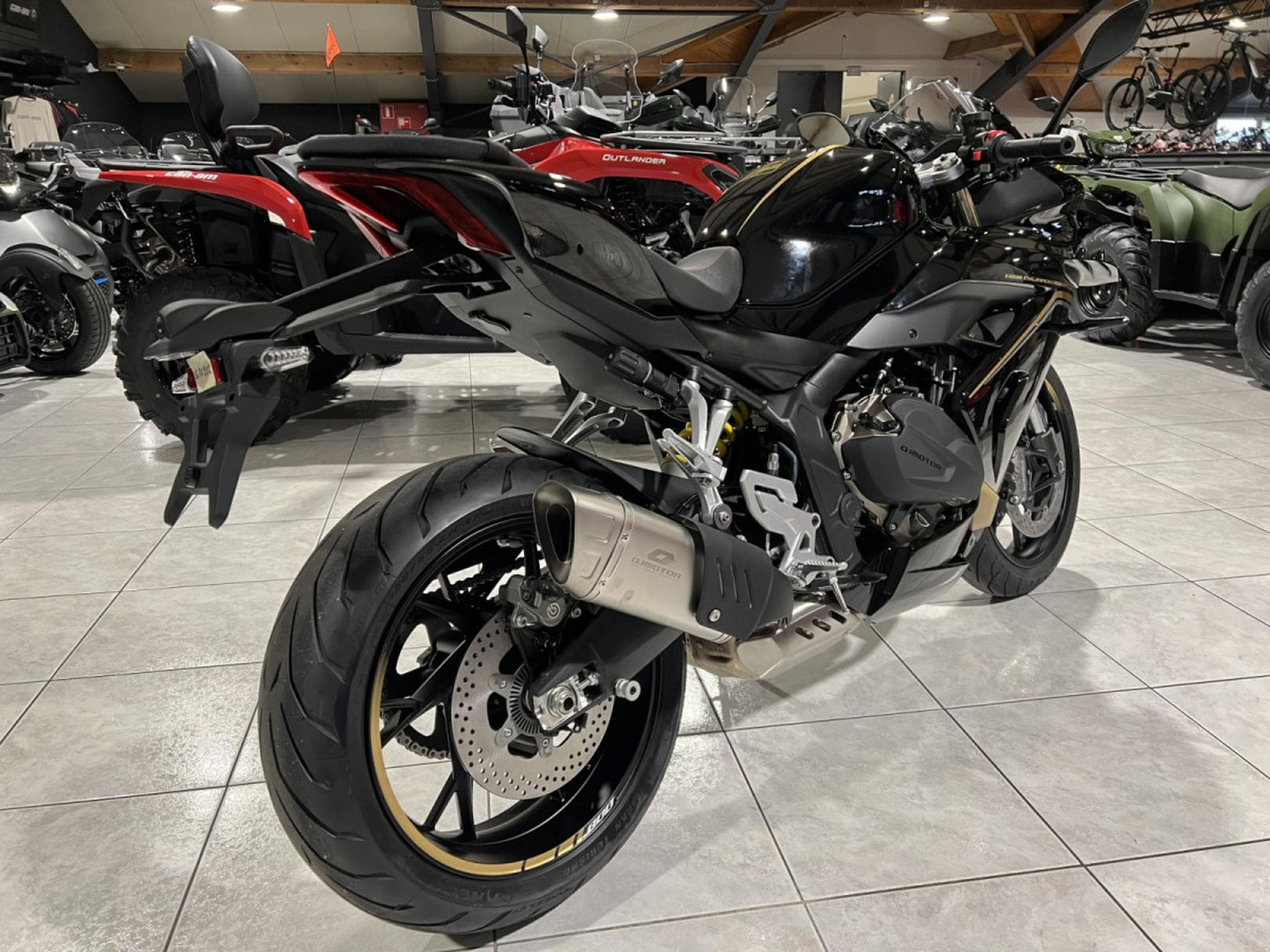 QJmotor SRK 800 RR (2026) - Photo 3