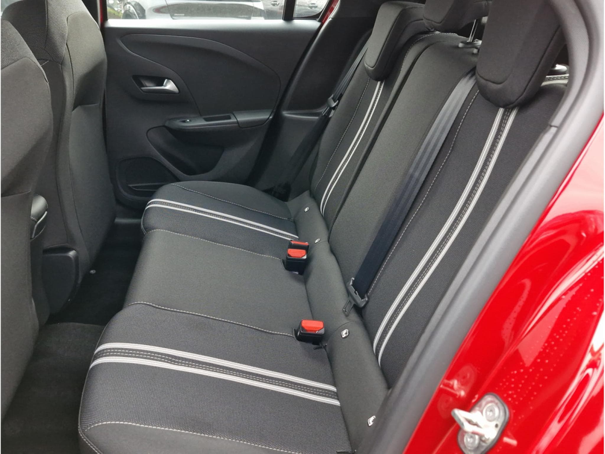 Opel Corsa 1.2 TURBO E-DCT 110  GS (2025) - Photo 6