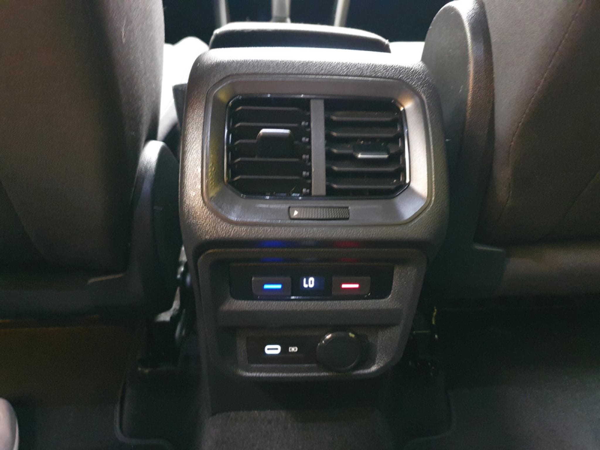 VW Tiguan 2.0TDI 150 LIFE (2021) - Photo 17