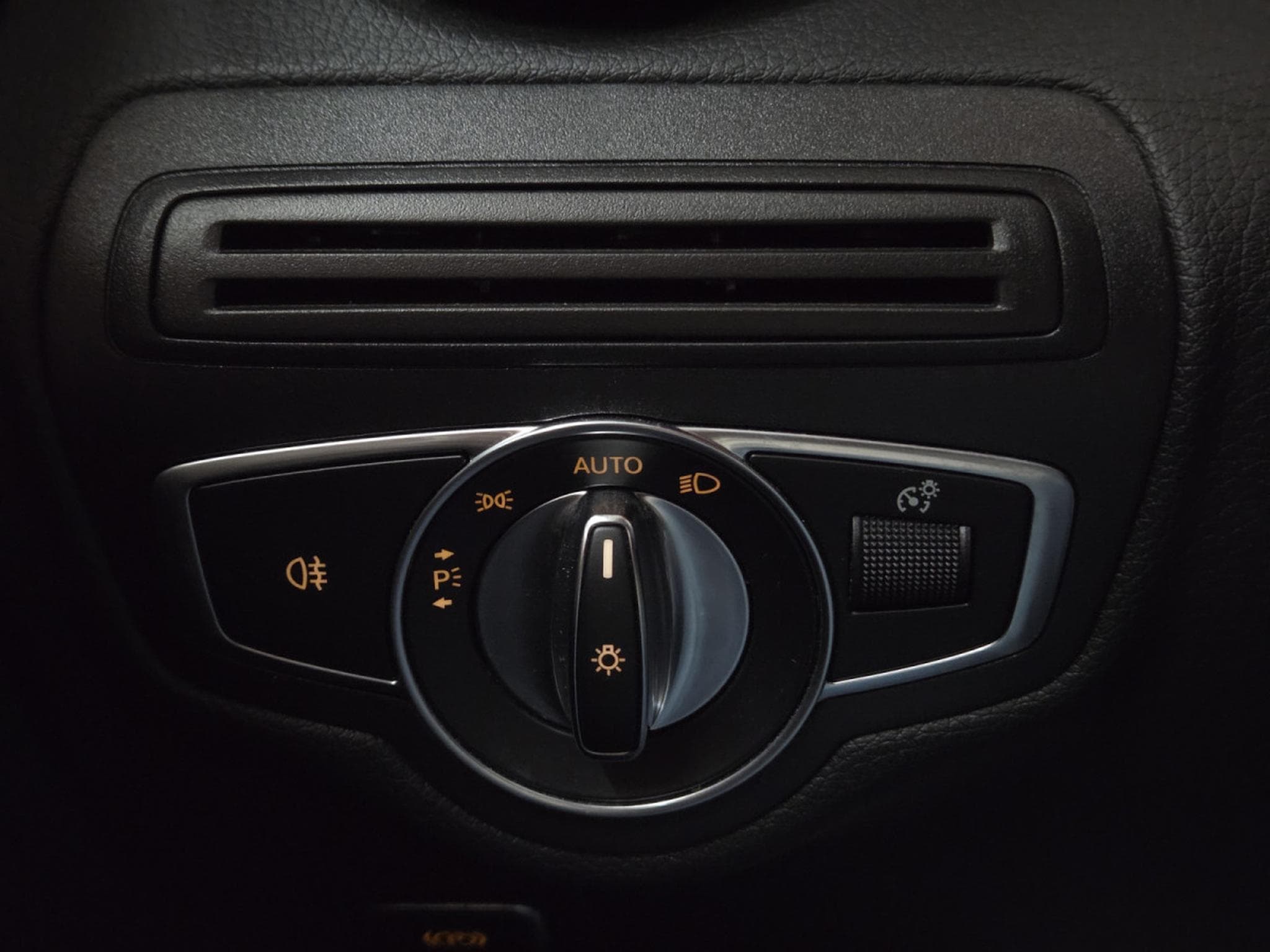 Mercedes C 200 D 160CV Business Solution (2018) - Photo 14