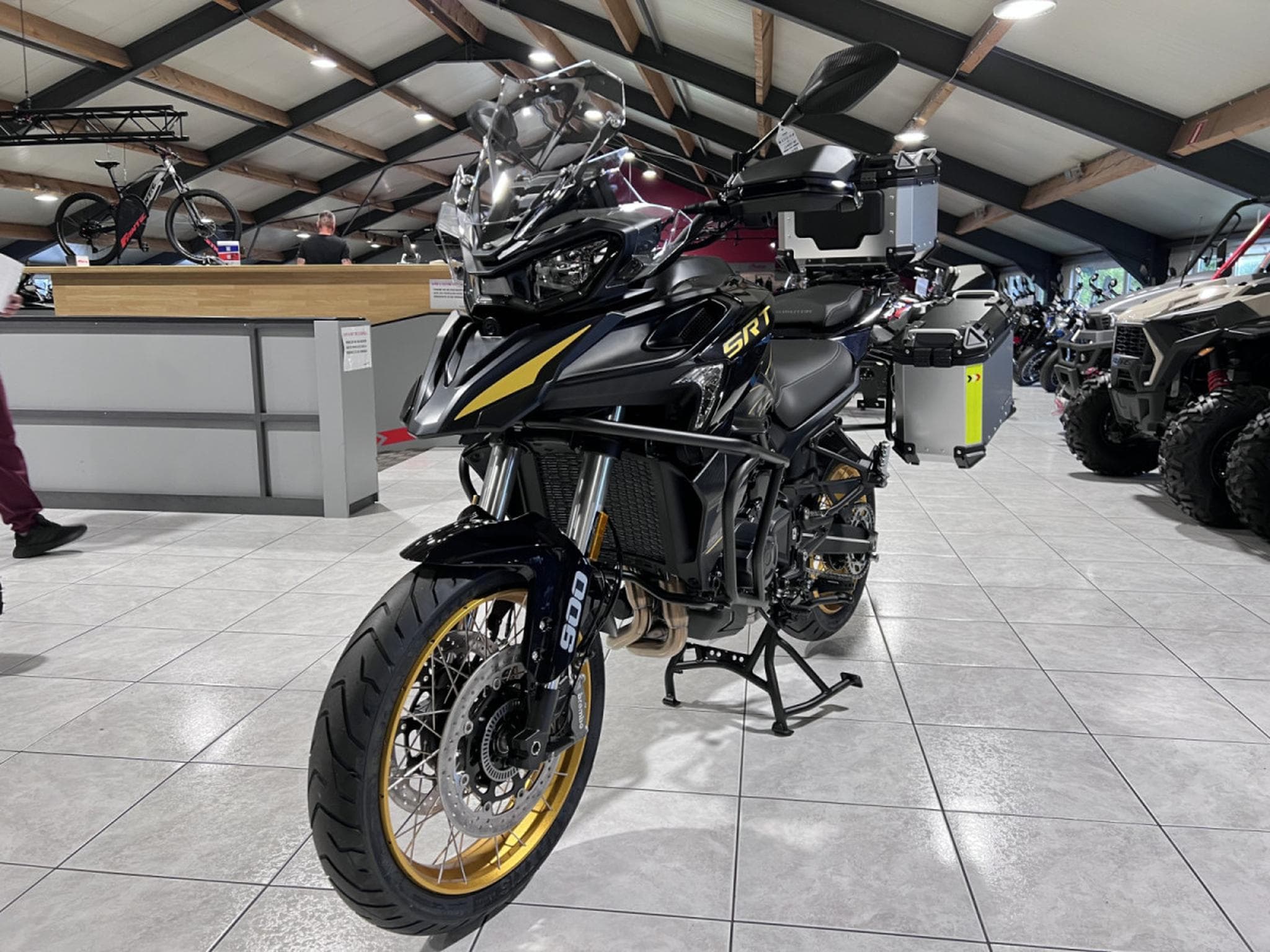 QJmotor SRT 900 SX Touring (2026) - Foto 2