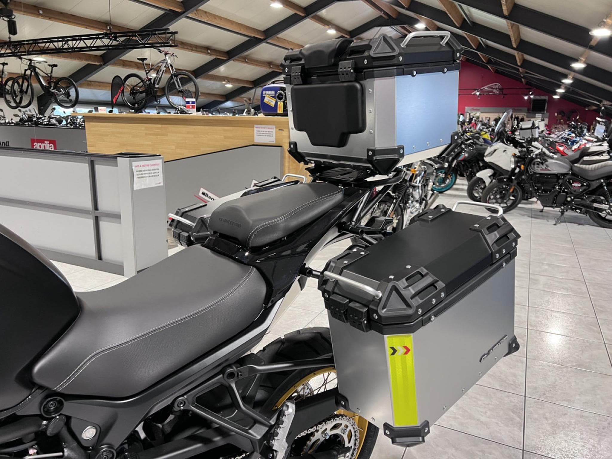 QJmotor SRT 900 SX Touring (2026) - Foto 5