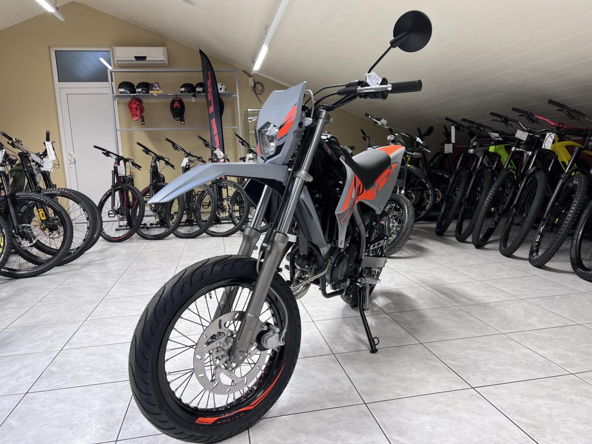 Rieju MRT 50 SM Grey (2026) - Photo 2