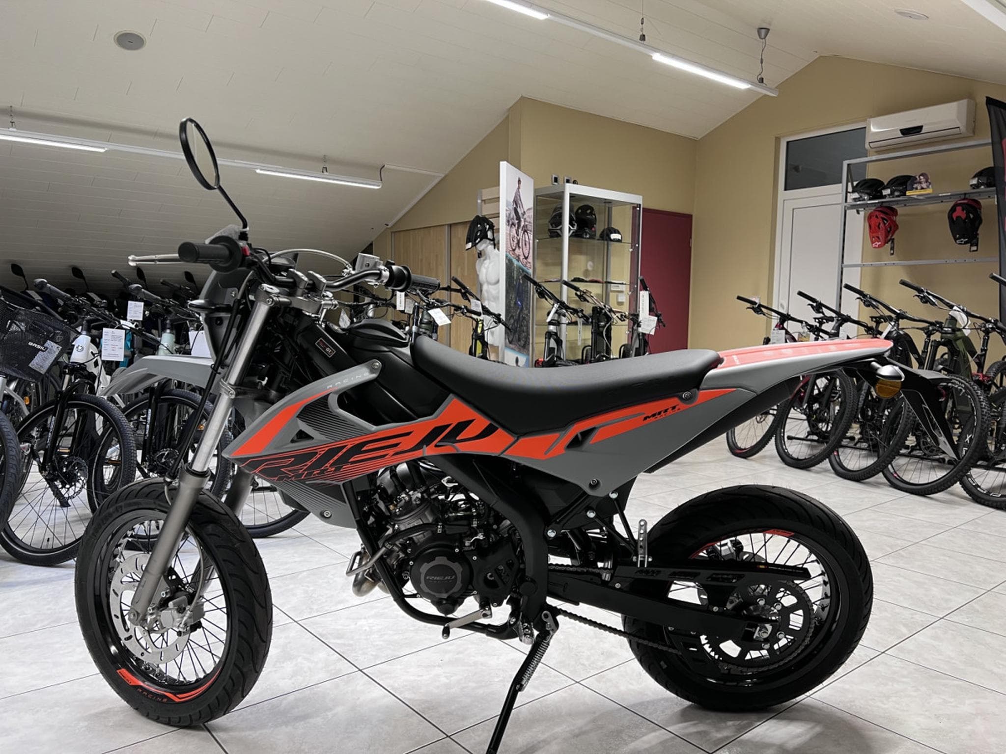 Rieju MRT 50 SM Grey (2026) - Photo 4