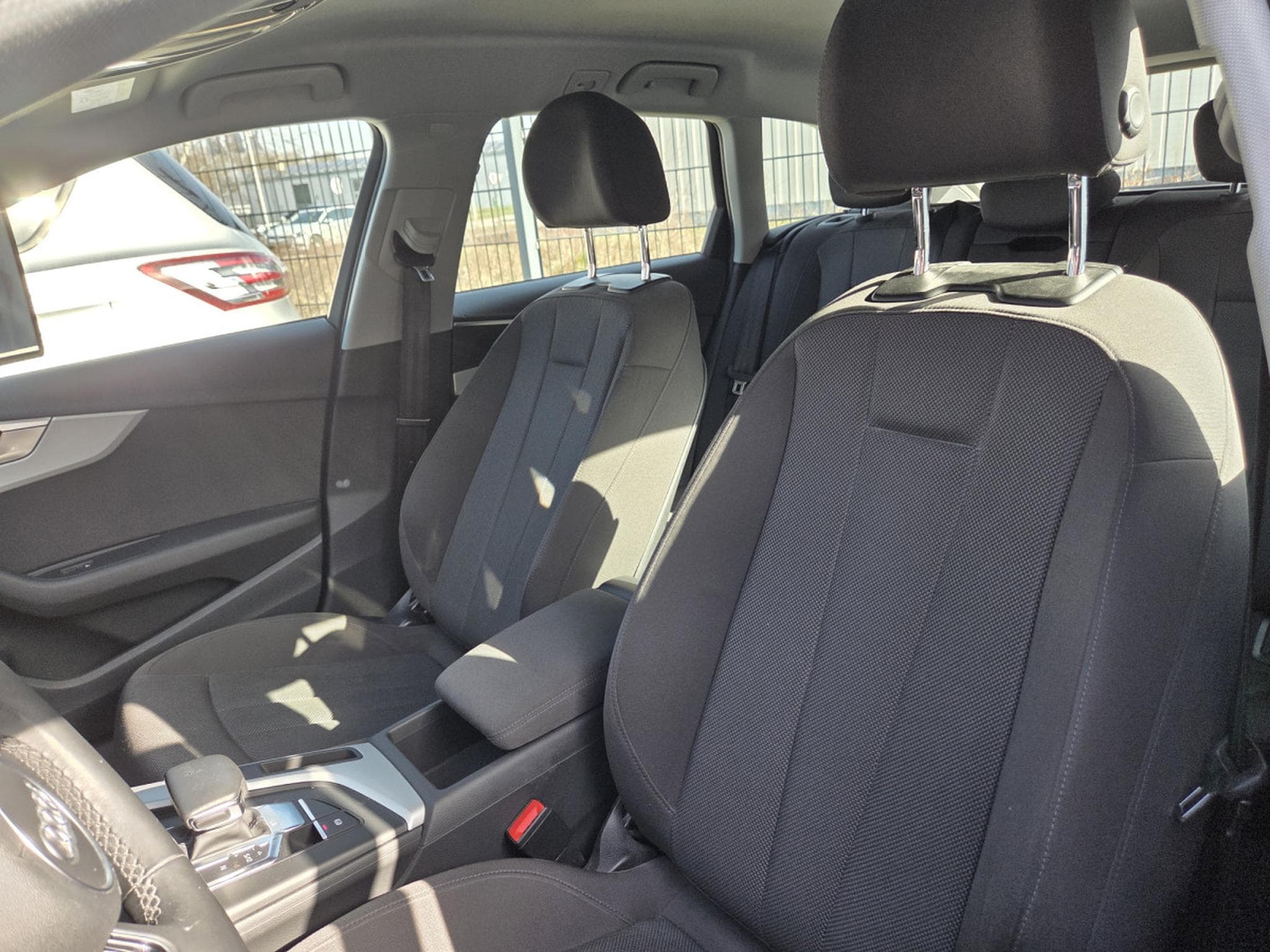 Audi A4 AVANT 30TDI ATTRACTION S-TRONIC (2022) - Photo 6