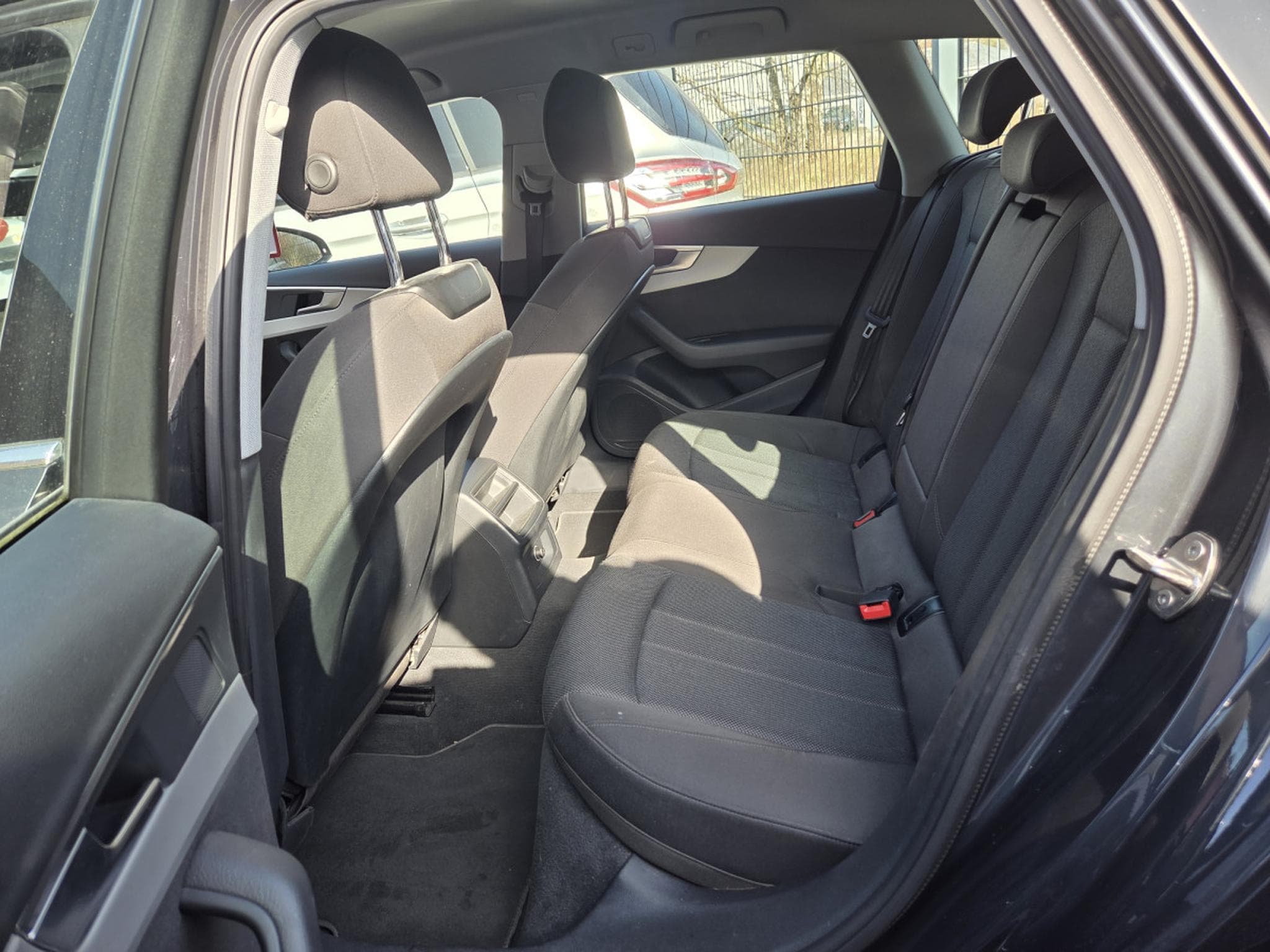 Audi A4 AVANT 30TDI ATTRACTION S-TRONIC (2022) - Photo 9