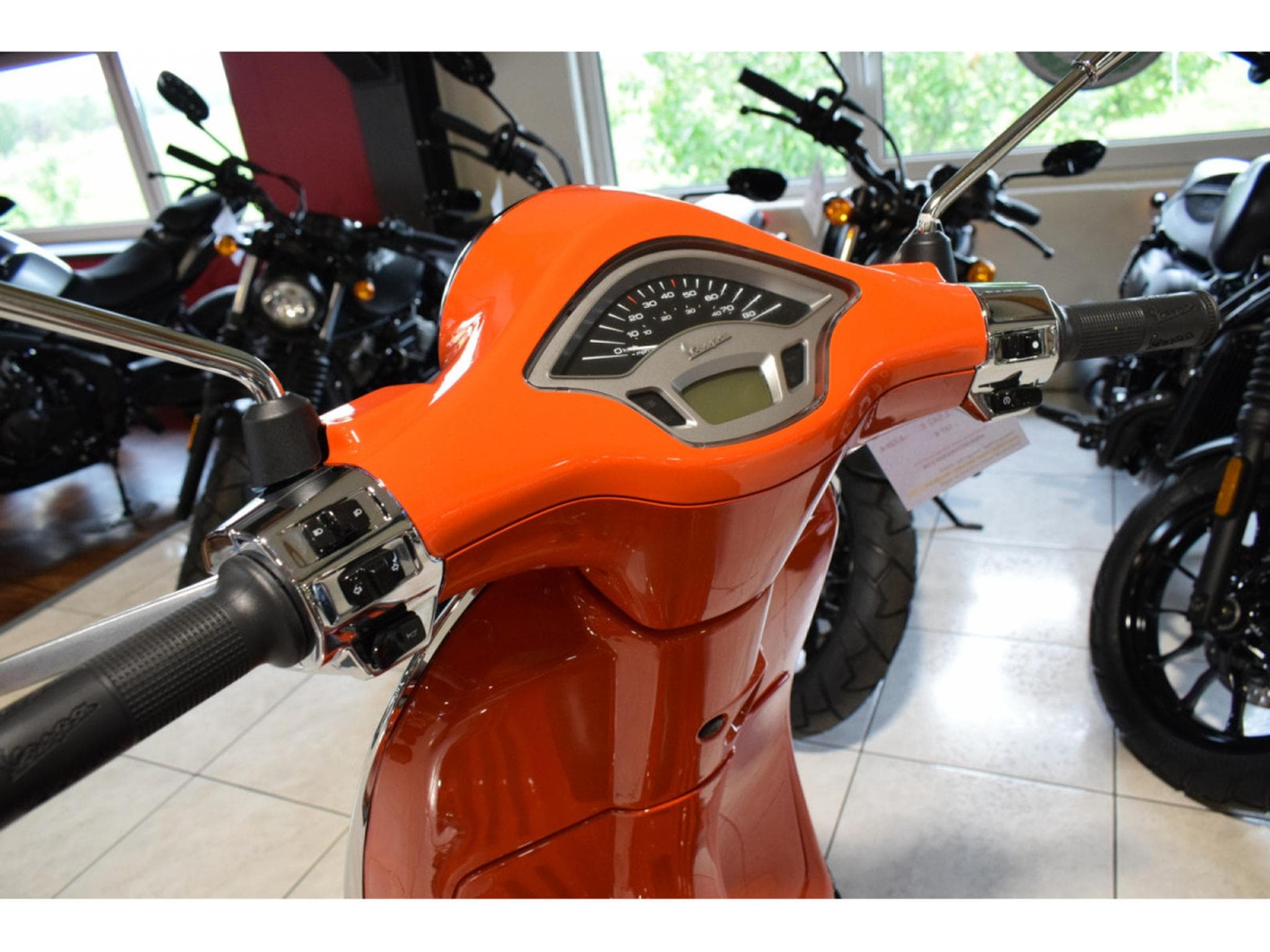 Vespa Primavera ORANGE PASTEL (2024) - Photo 5