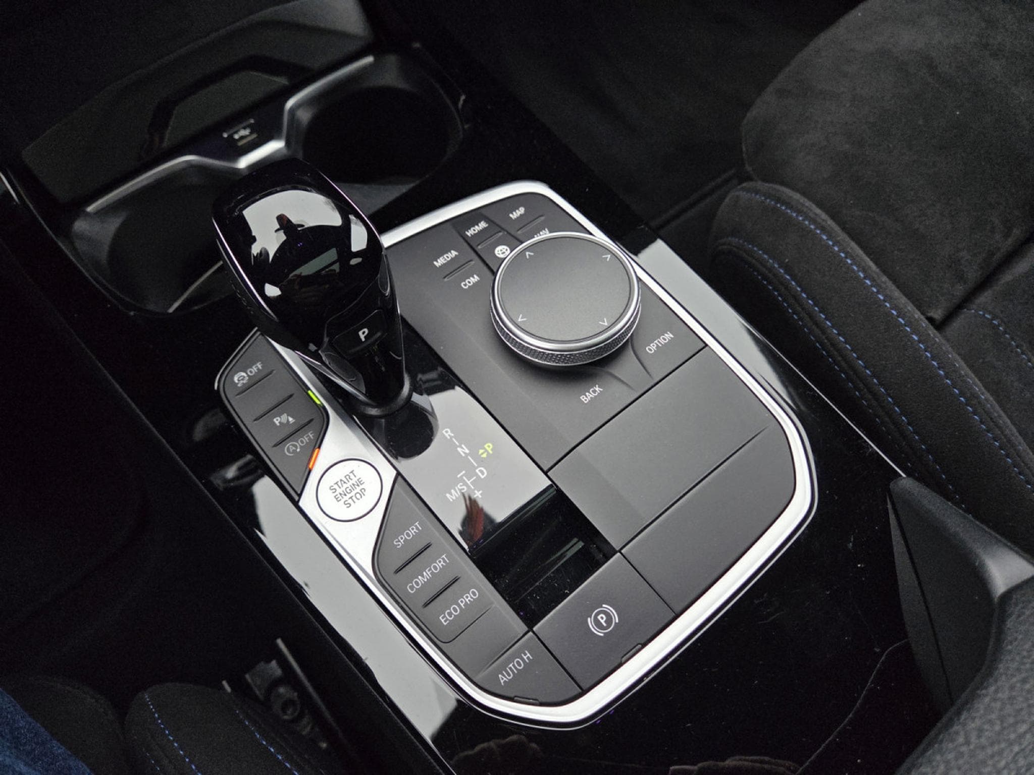 BMW 120 dA 190CV M SPORT (2023) - Photo 16