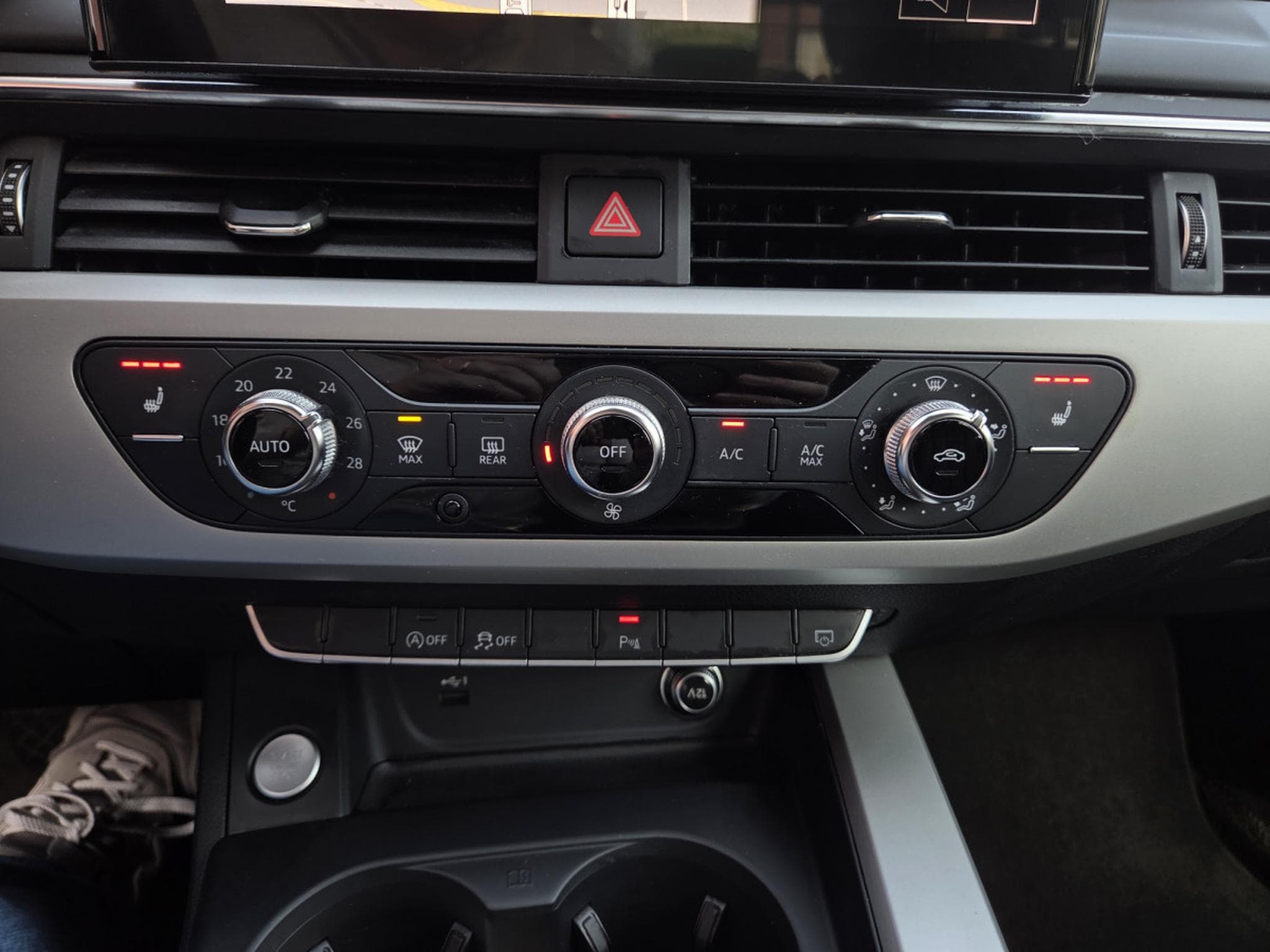 Audi A4 AVANT 30TDI S-TRONIC (2021) - Photo 16