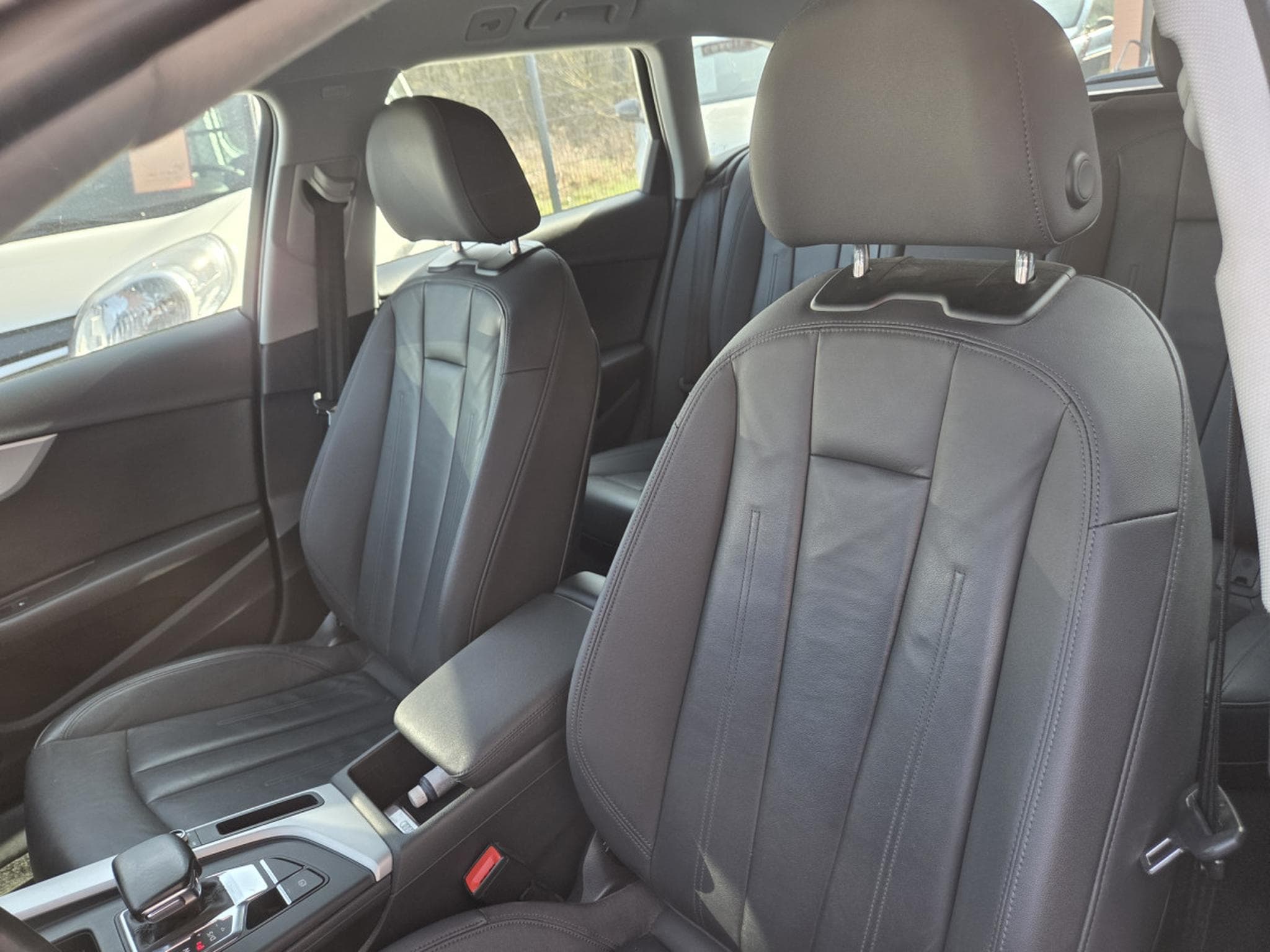 Audi A4 AVANT 30TDI S-TRONIC (2021) - Photo 9