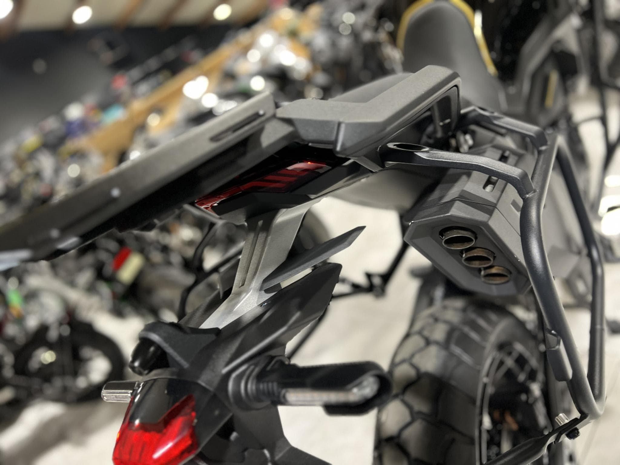 Zontes 703 F BLACK/GOLD 19 (2026) - Photo 5