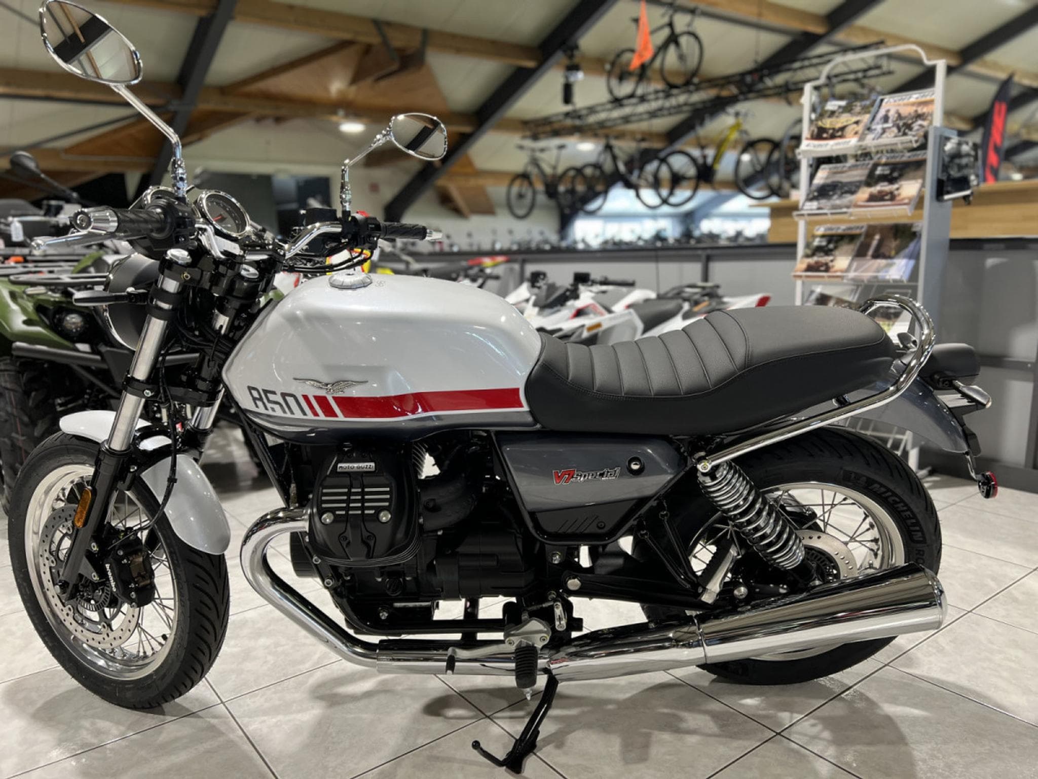 Moto Guzzi V7 SPECIAL (2026) - Photo 4