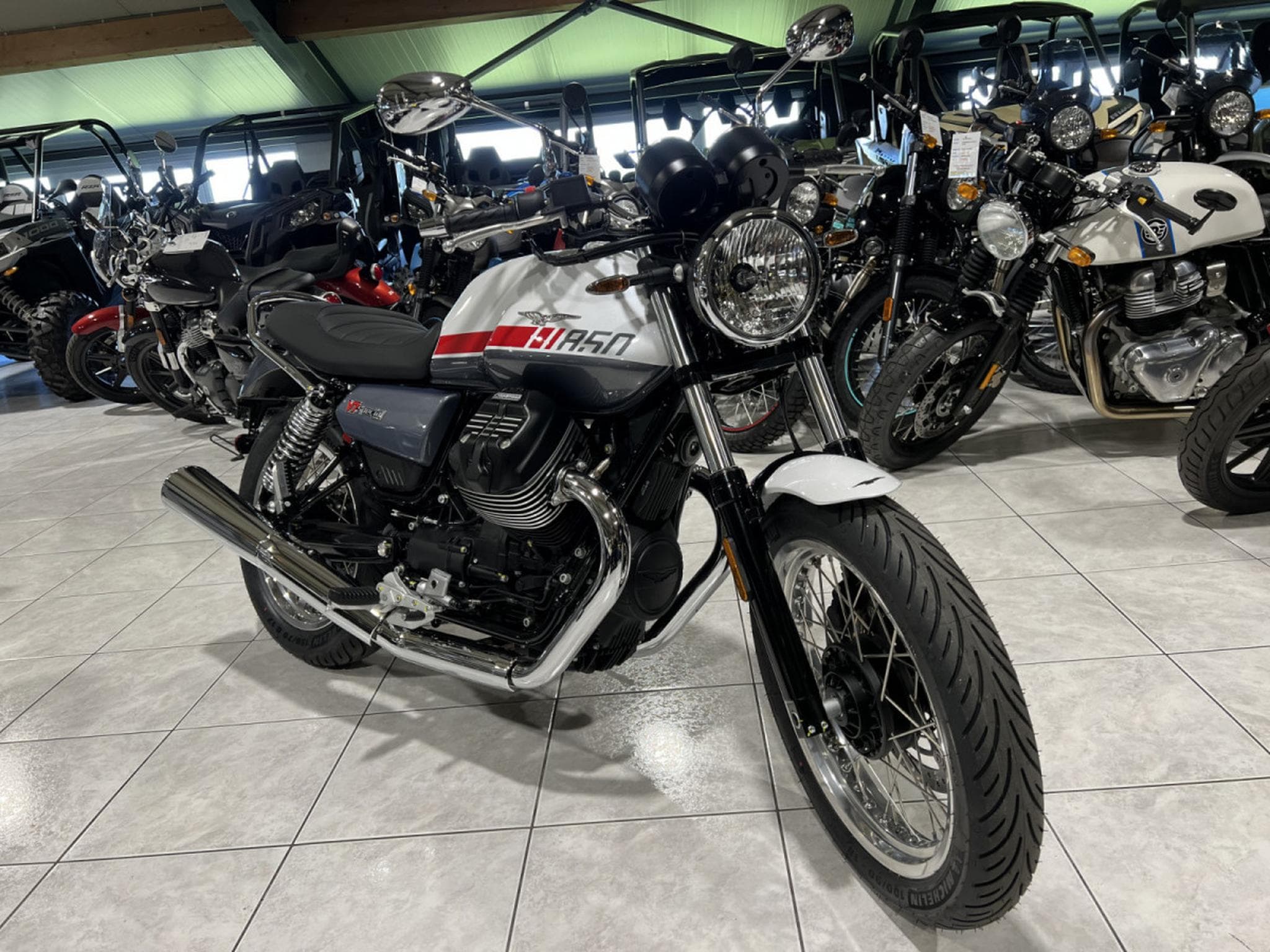 Moto Guzzi V7 SPECIAL (2026) - Photo 6