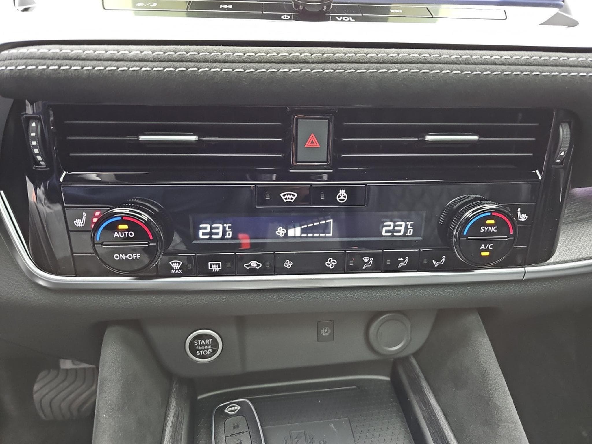 Nissan Qashqai 1.3 DIG-T MHEV 158 X-tronicTekna Premium (2026) - Photo 10