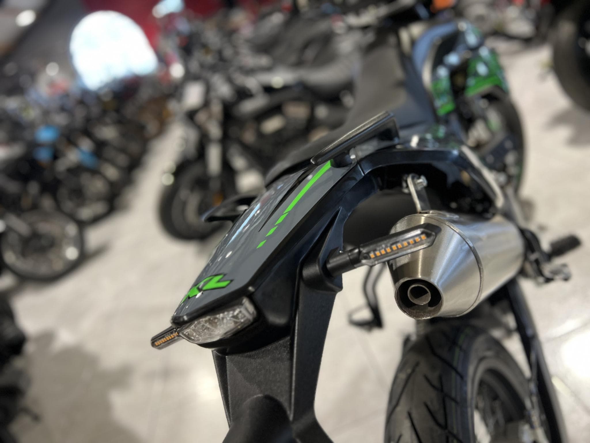 KL Motorcycle KXE Motard 125 SM ABS (2026) - Photo 5