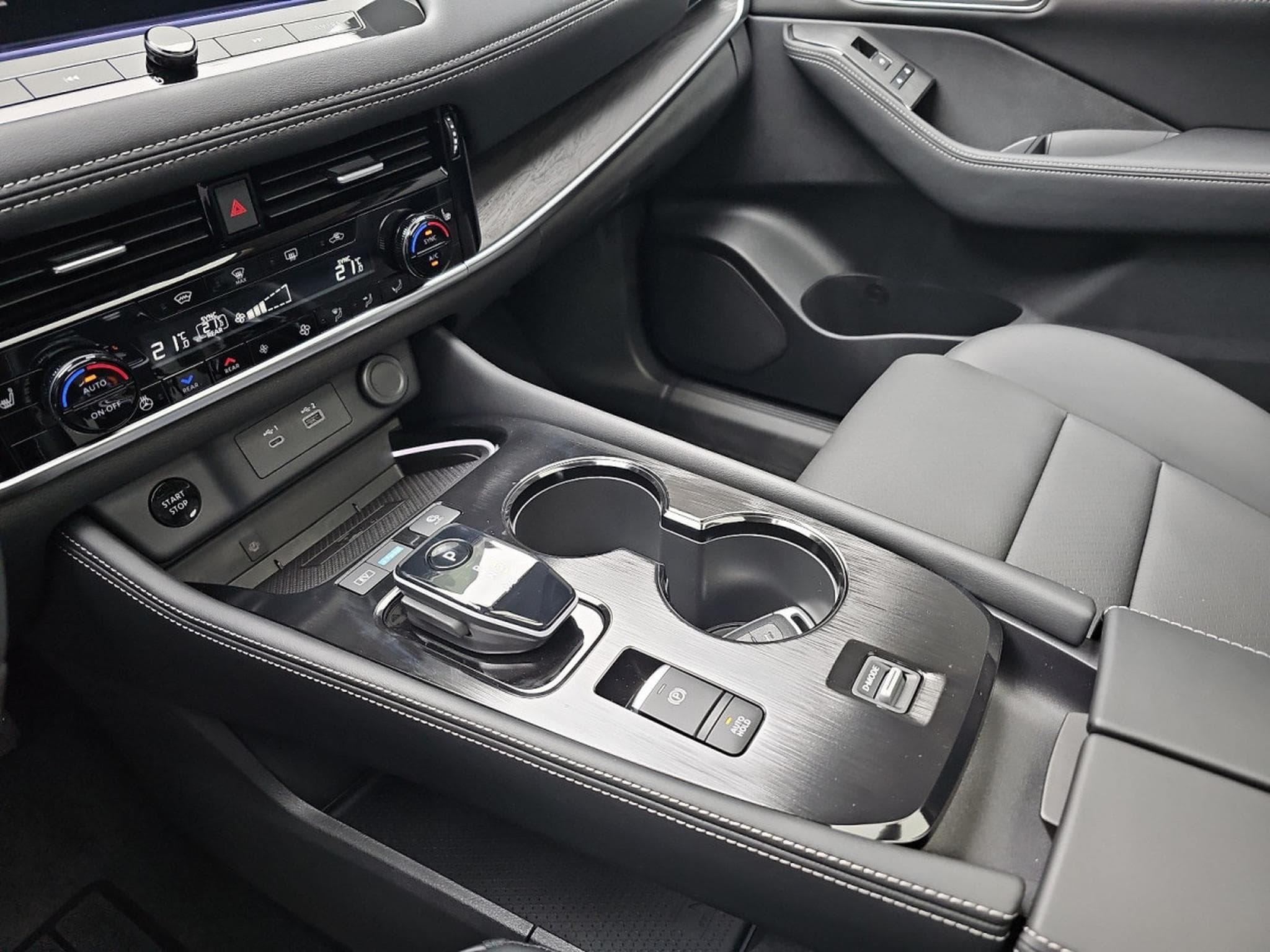 Nissan X-Trail 1.5 VC-T E-Power 204 AUTO Tekna (2025) - Photo 11