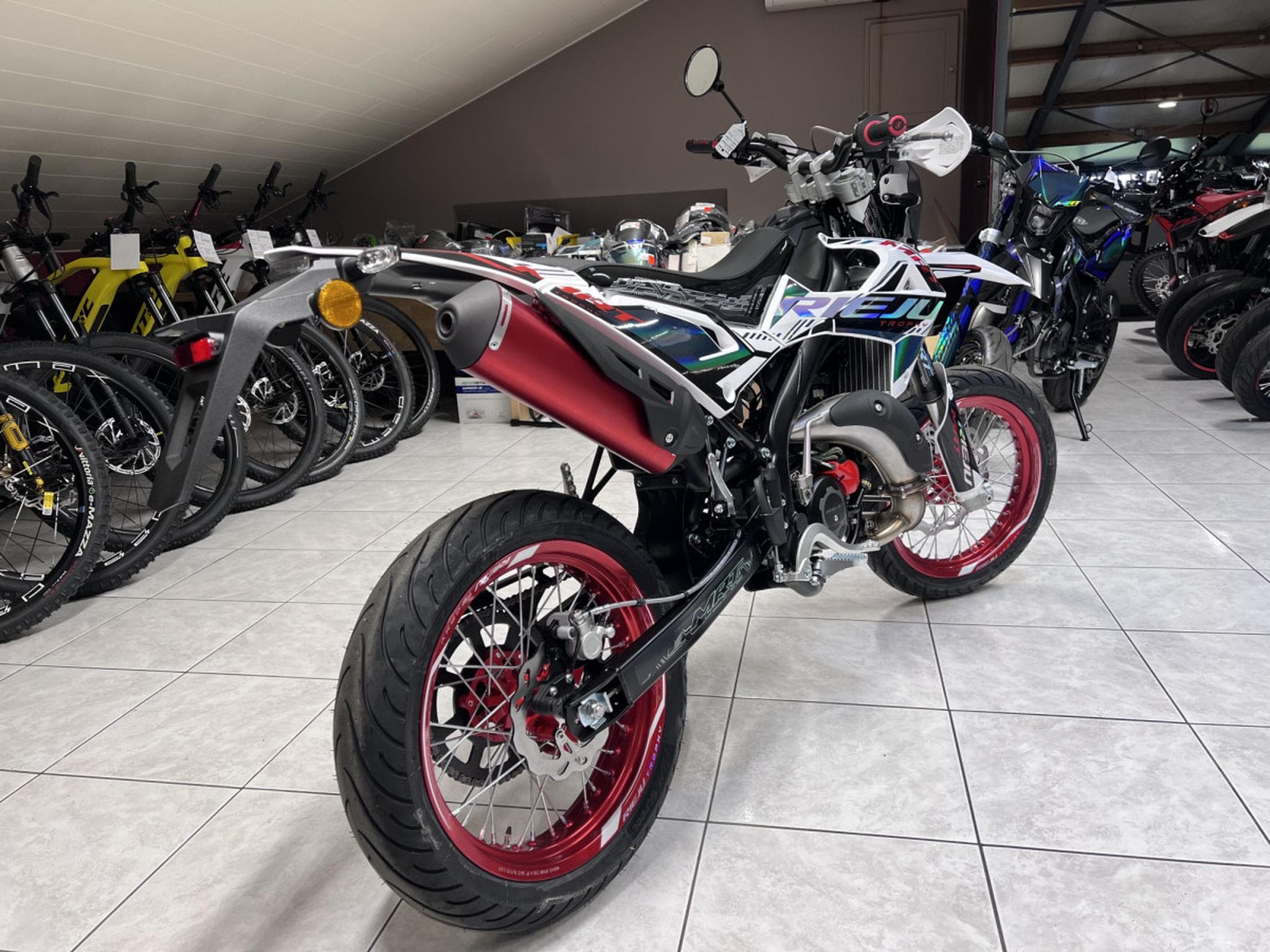 Rieju MRT 50 SM Trophy Mirage (2026) - Foto 3