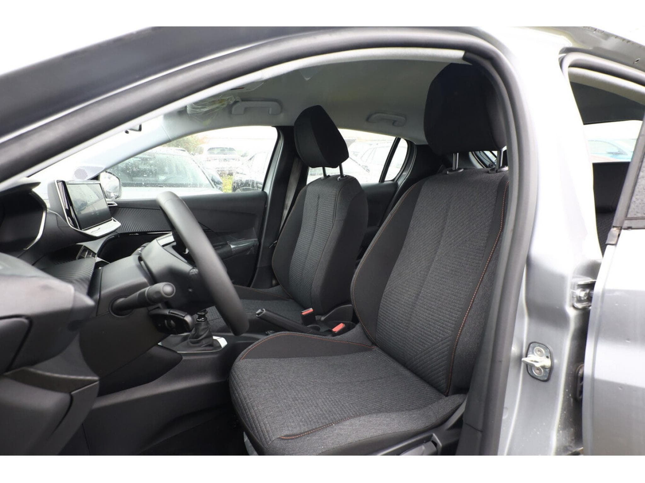 Peugeot 208 1.2 PureTech 101 Style (2025) - Photo 7