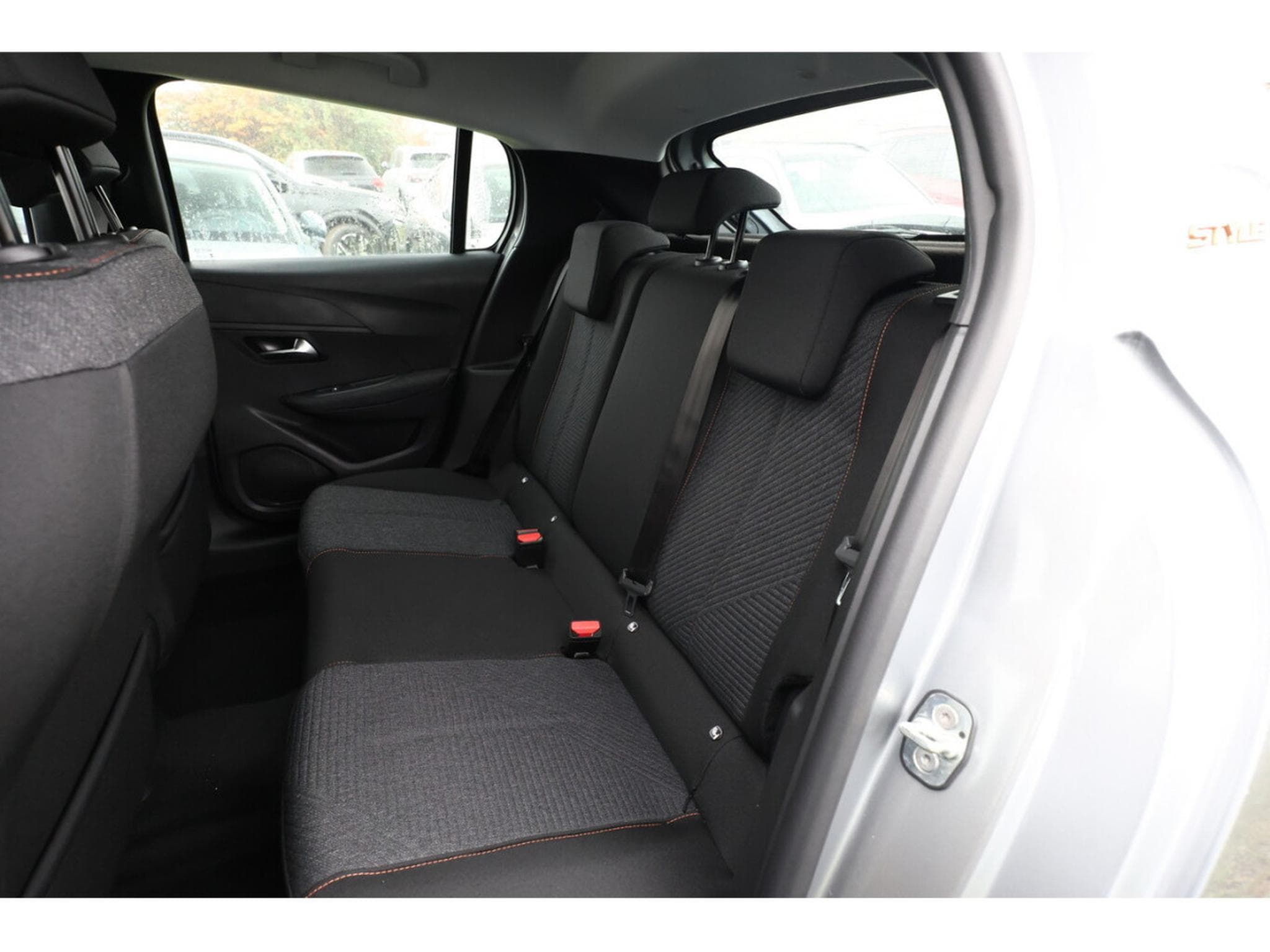 Peugeot 208 1.2 PureTech 101 Style (2025) - Photo 8