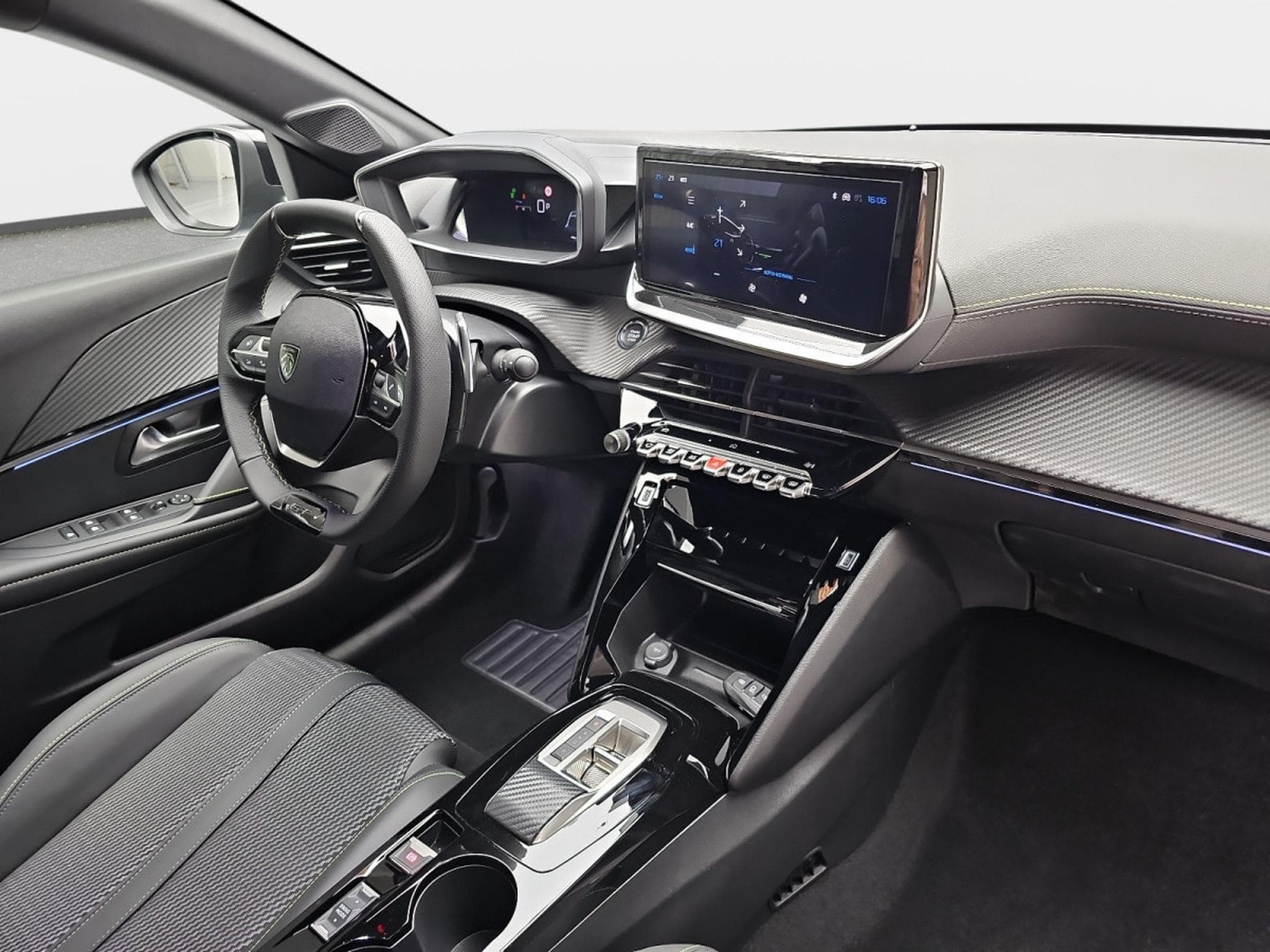 Peugeot 208 1.2 PureTech Hýbrid 110 E-DSC6 GT (2025) - Photo 16