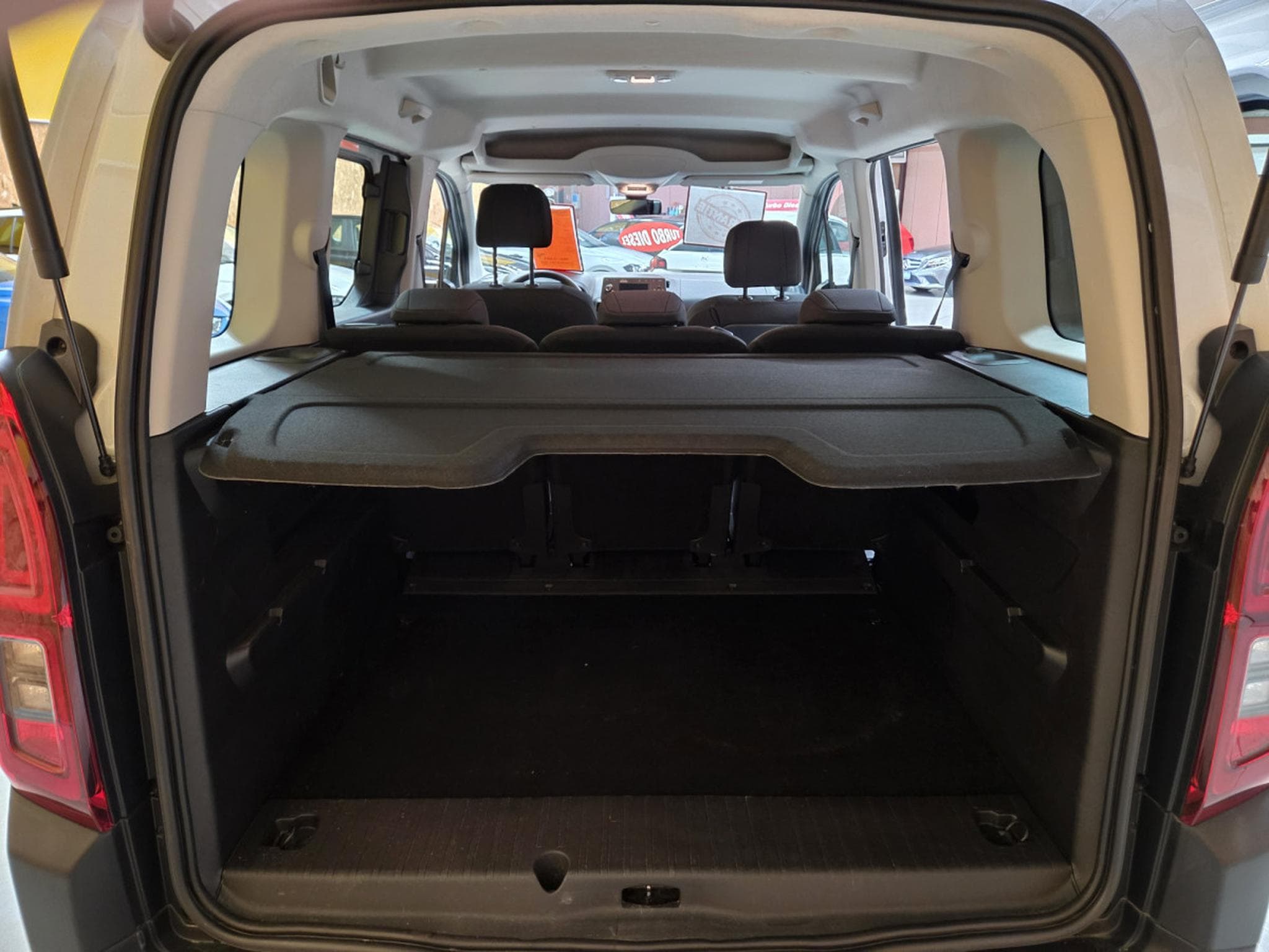 Citroën Berlingo 1.5HDI 102CV 5PLACES (2022) - Foto 17