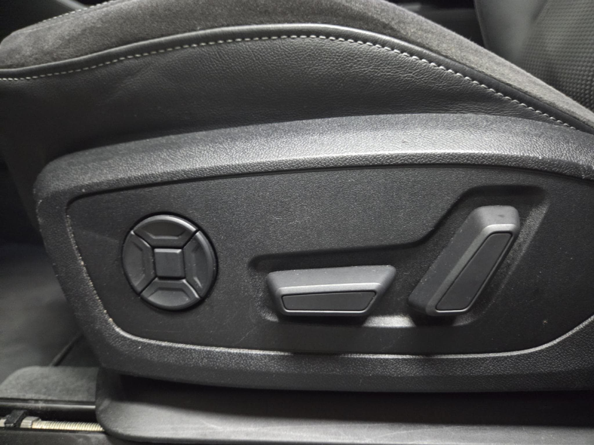 Audi Q3 TFSI 150CV S-TRONIC S-LINE (2018) - Photo 10