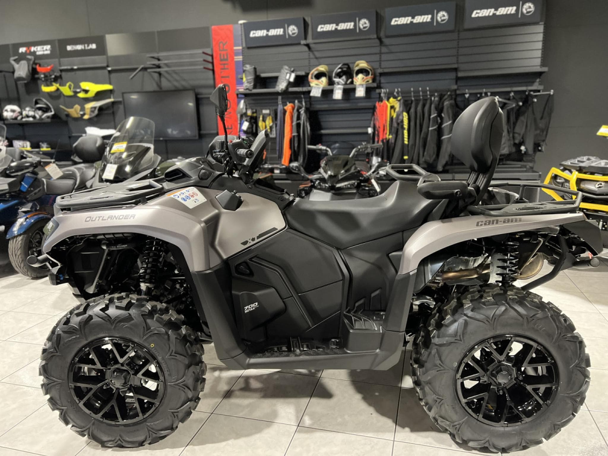 BRP Can-Am Outlander Max MY26 XT DPS T HD7 ABS  T3B (2026) - Photo 6
