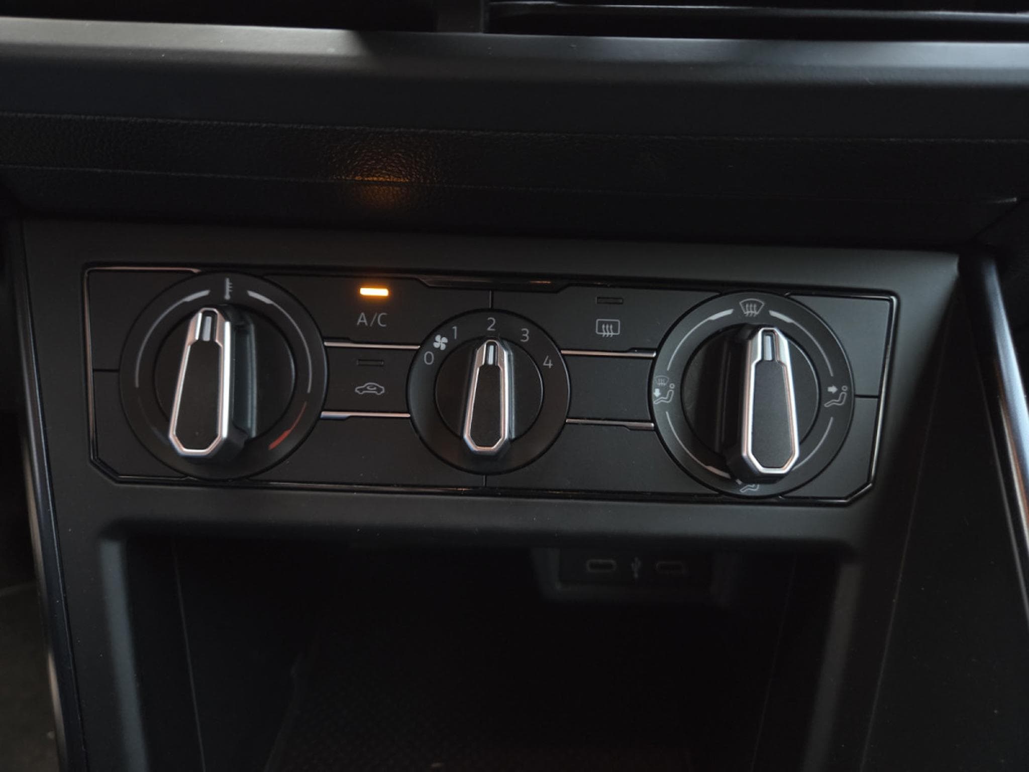 VW Polo 1.0 TRENDLINE 80CV (2020) - Photo 16