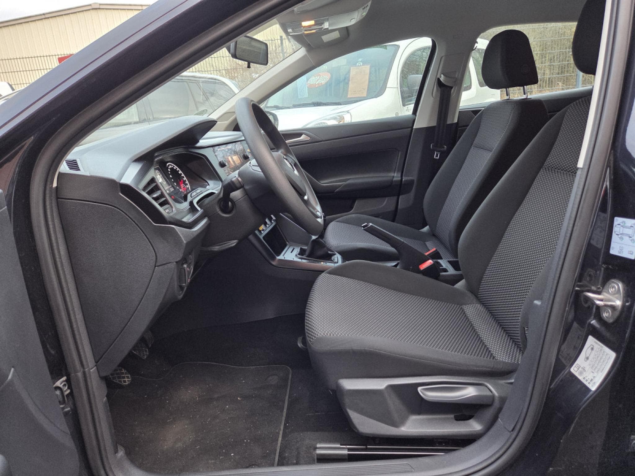 VW Polo 1.0 TRENDLINE 80CV (2020) - Photo 6