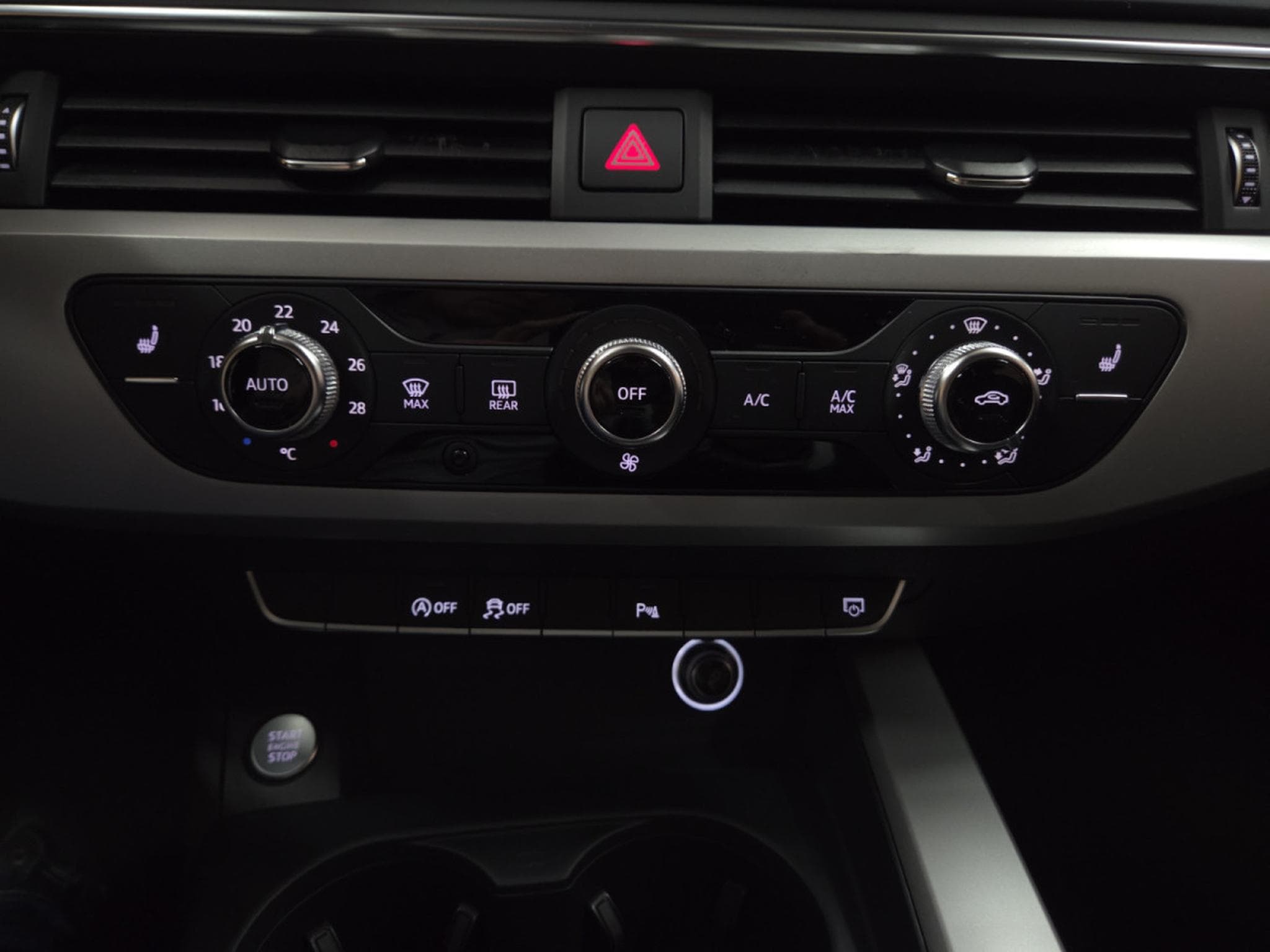 Audi A4 35 TDI AVANT 150CV S-TRONIC BUSINESS (2019) - Photo 17