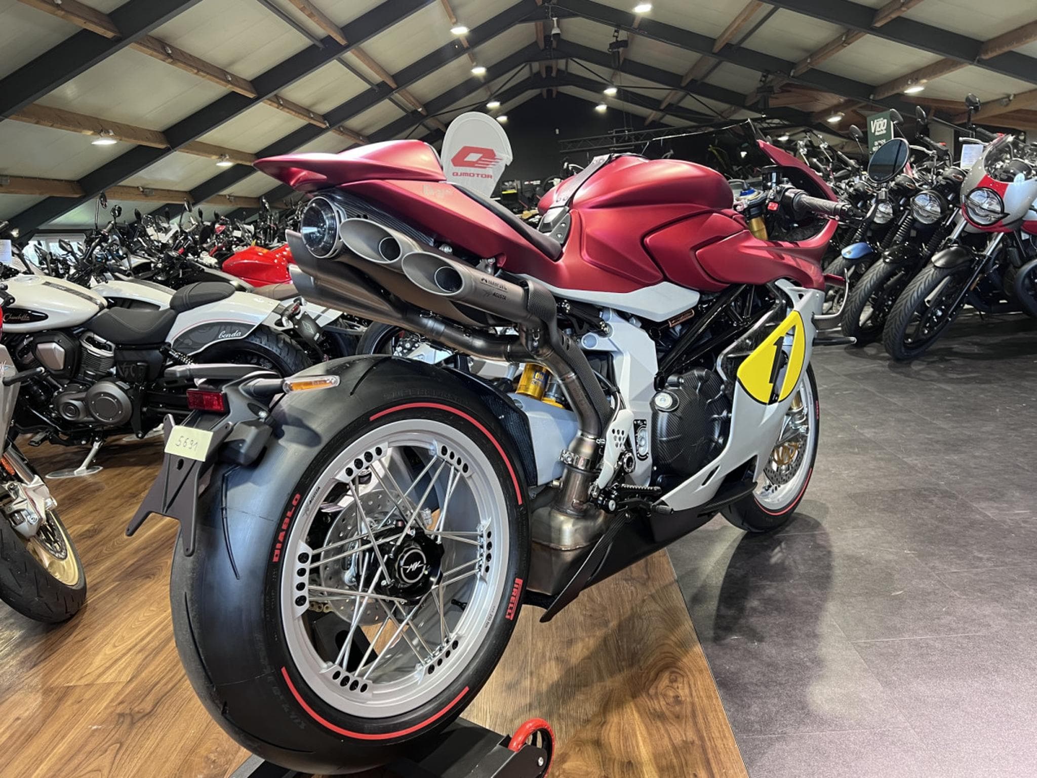 MV Agusta Superveloce 1000 Ago (2025) - Photo 3