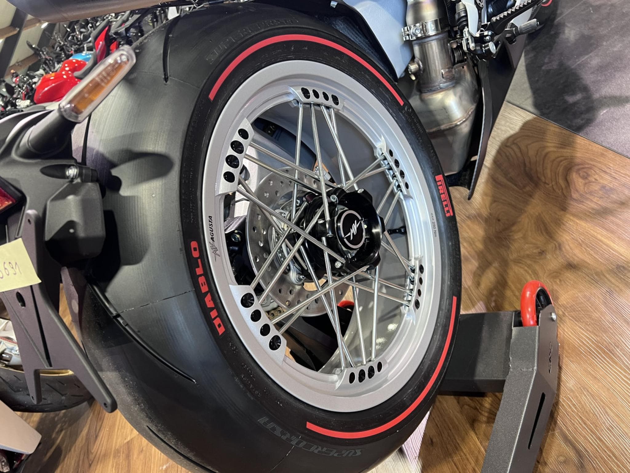 MV Agusta Superveloce 1000 Ago (2025) - Photo 7